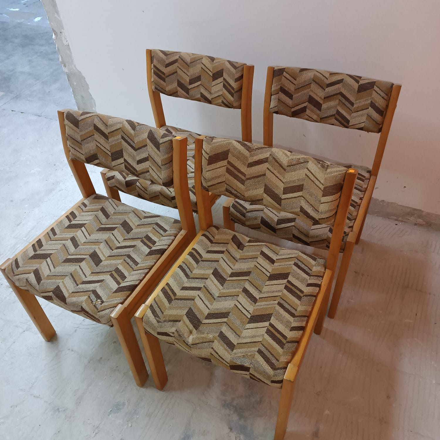 Lots of 4 vintage wooden chairs