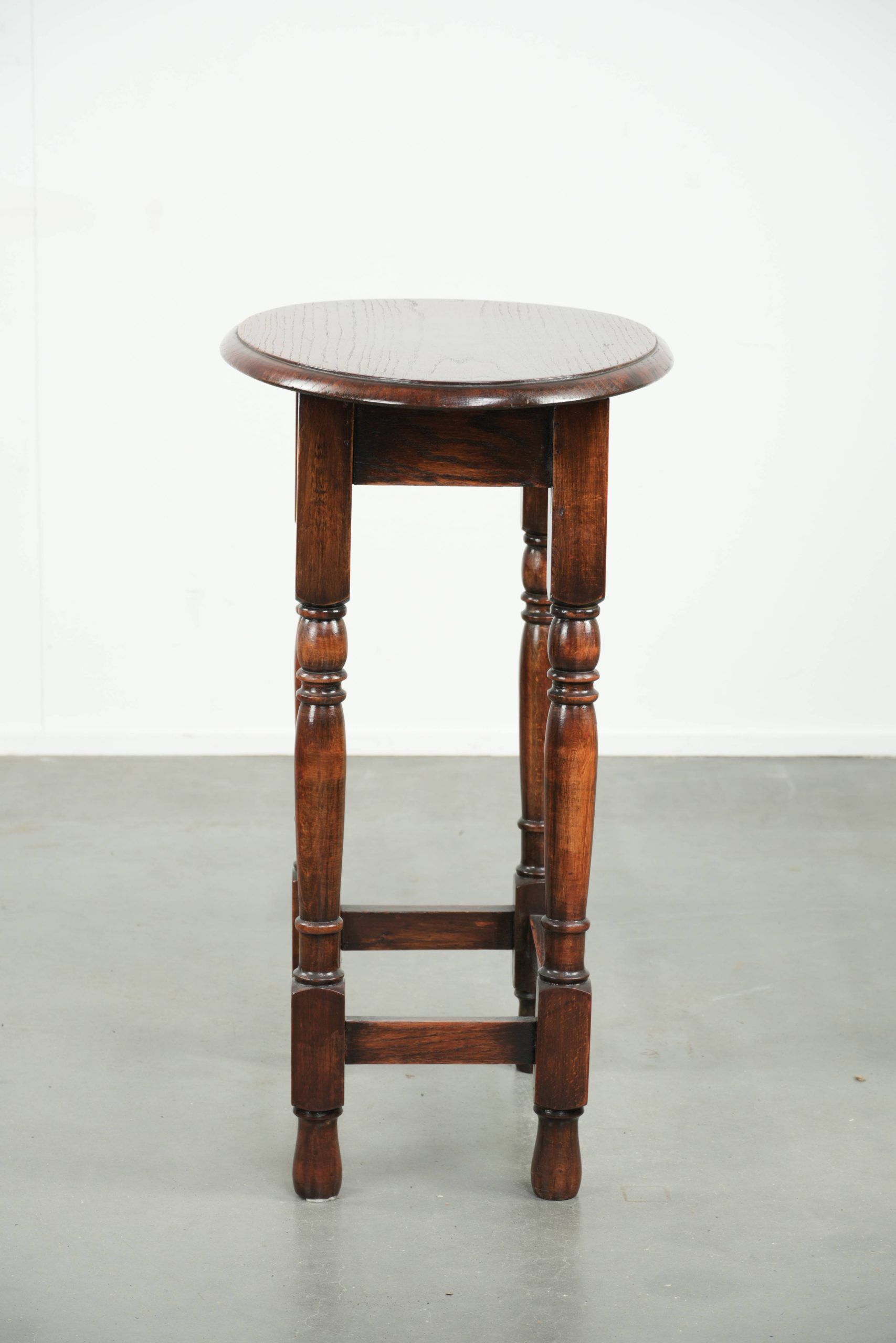 Table d'appoint ovale en chêne anglais antique du début du 20e siècle