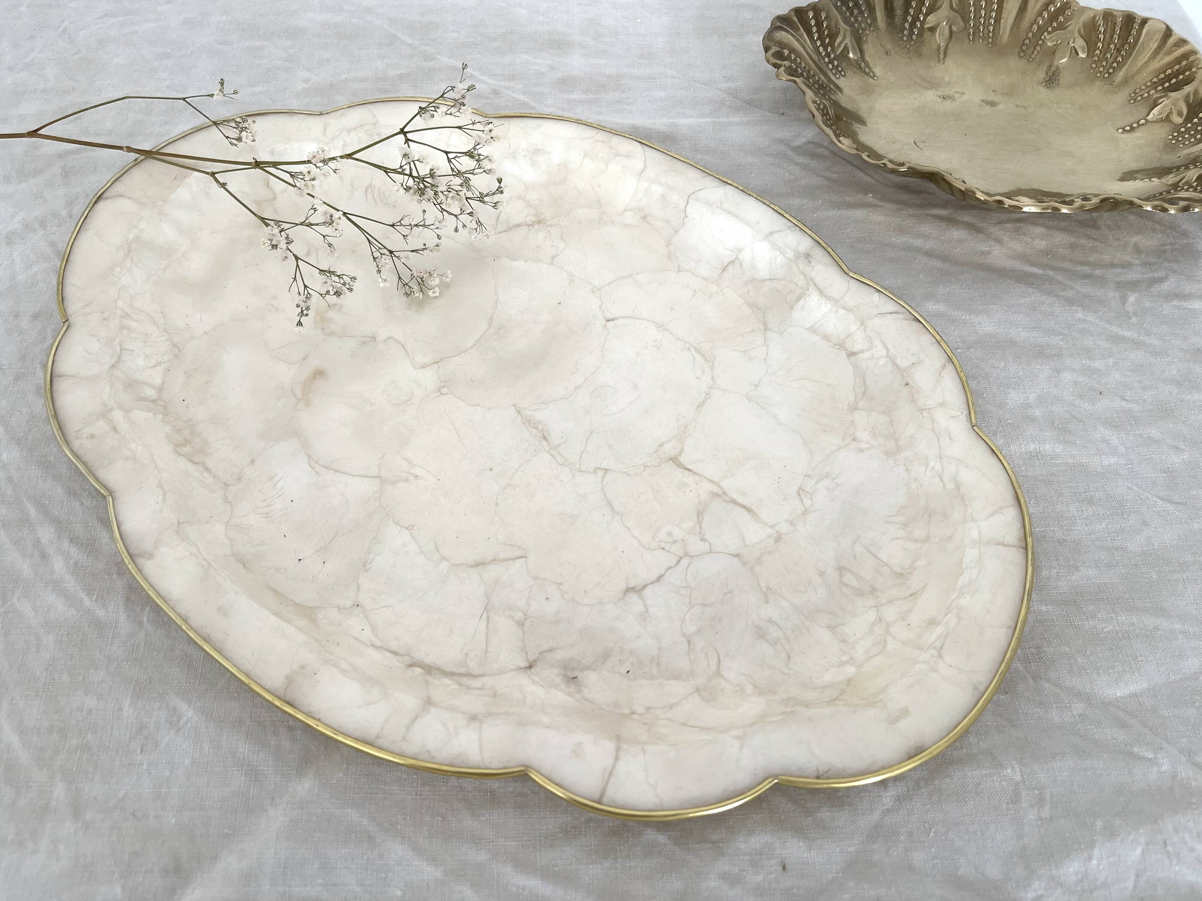 Dish in mother-of-pearl and brass