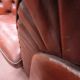 Paire de fauteuils chesterfield