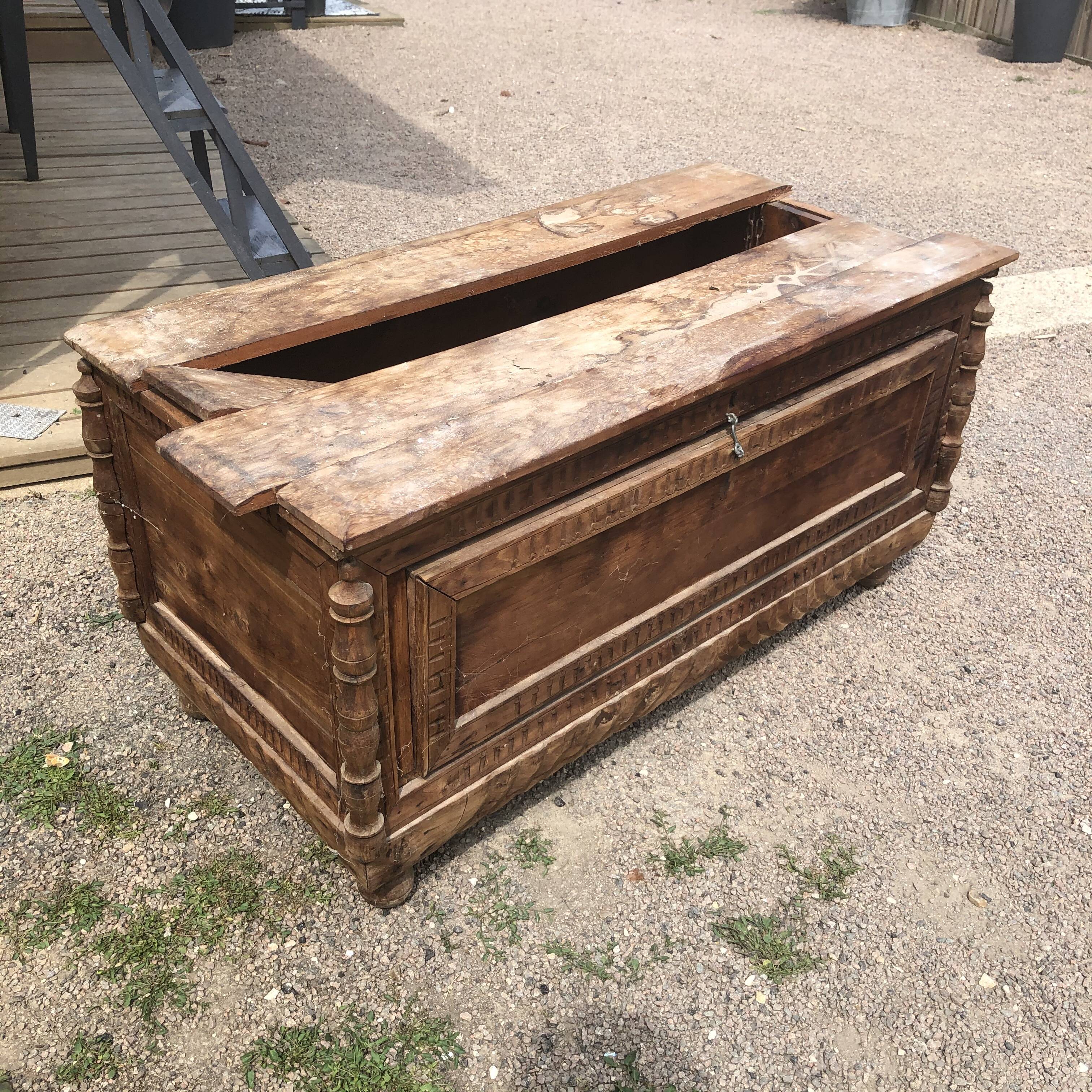 Coffre en bois esprit bohème