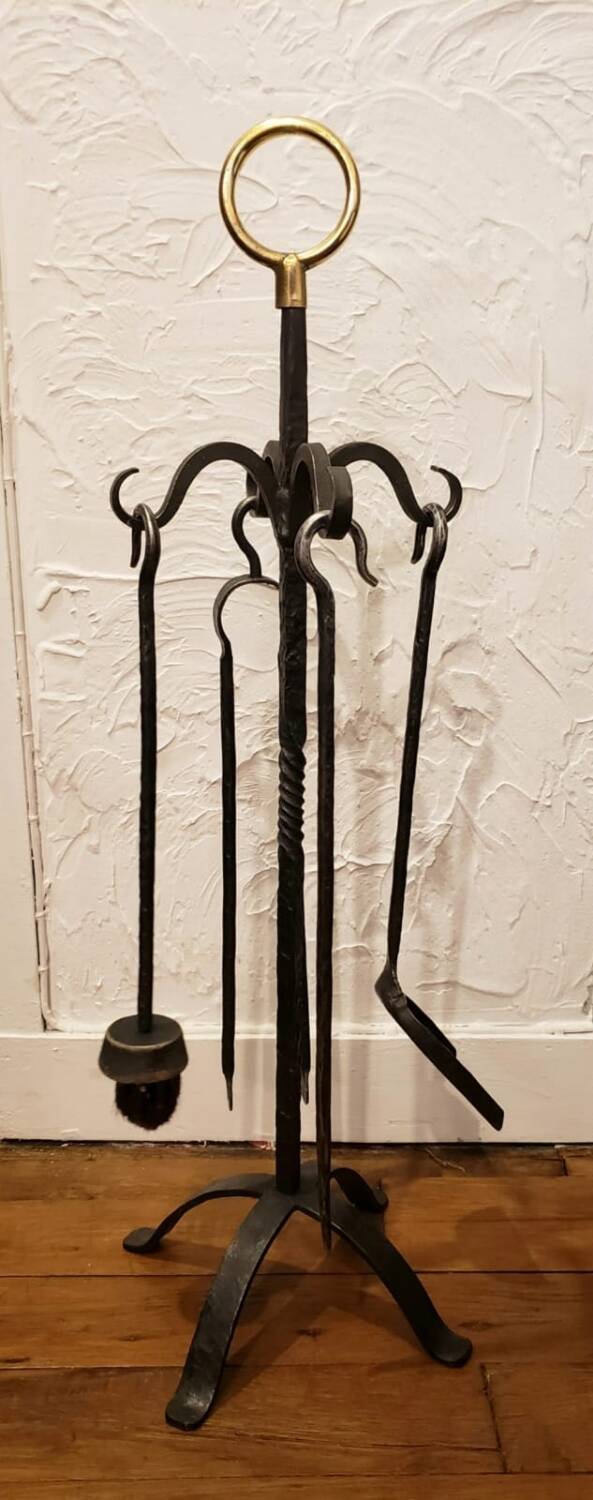 Fireplace stand with 4 wrought iron and bronze accessories