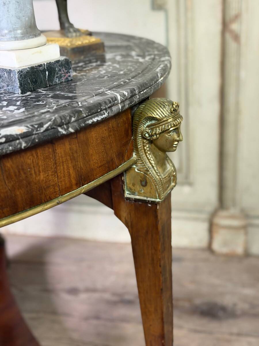 Empire pedestal table in mahogany and bronze, Saint-Anne grey marble with groove, circa 1800