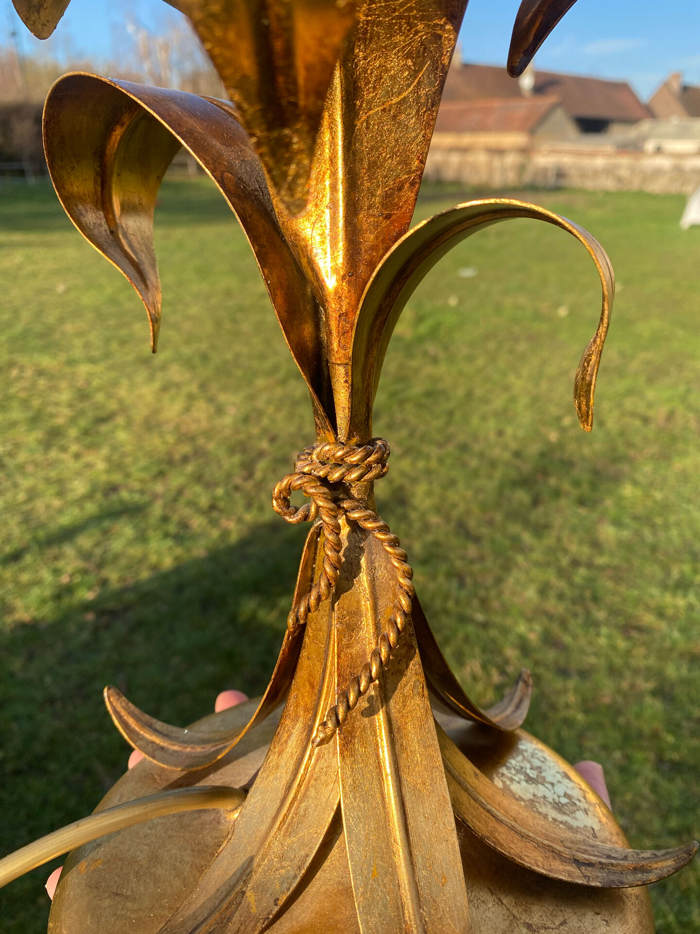 Lampe vintage dorée bouquet de lys Flor Art