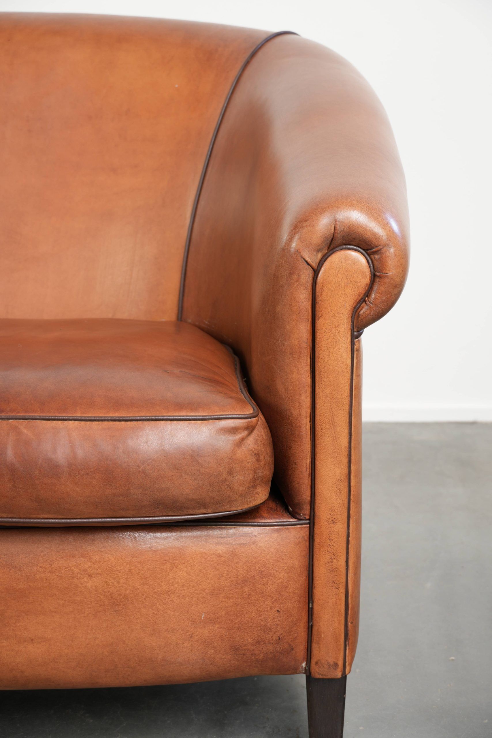 Sheepskin 2-seater sofa with a warm cognac brown colour scheme
