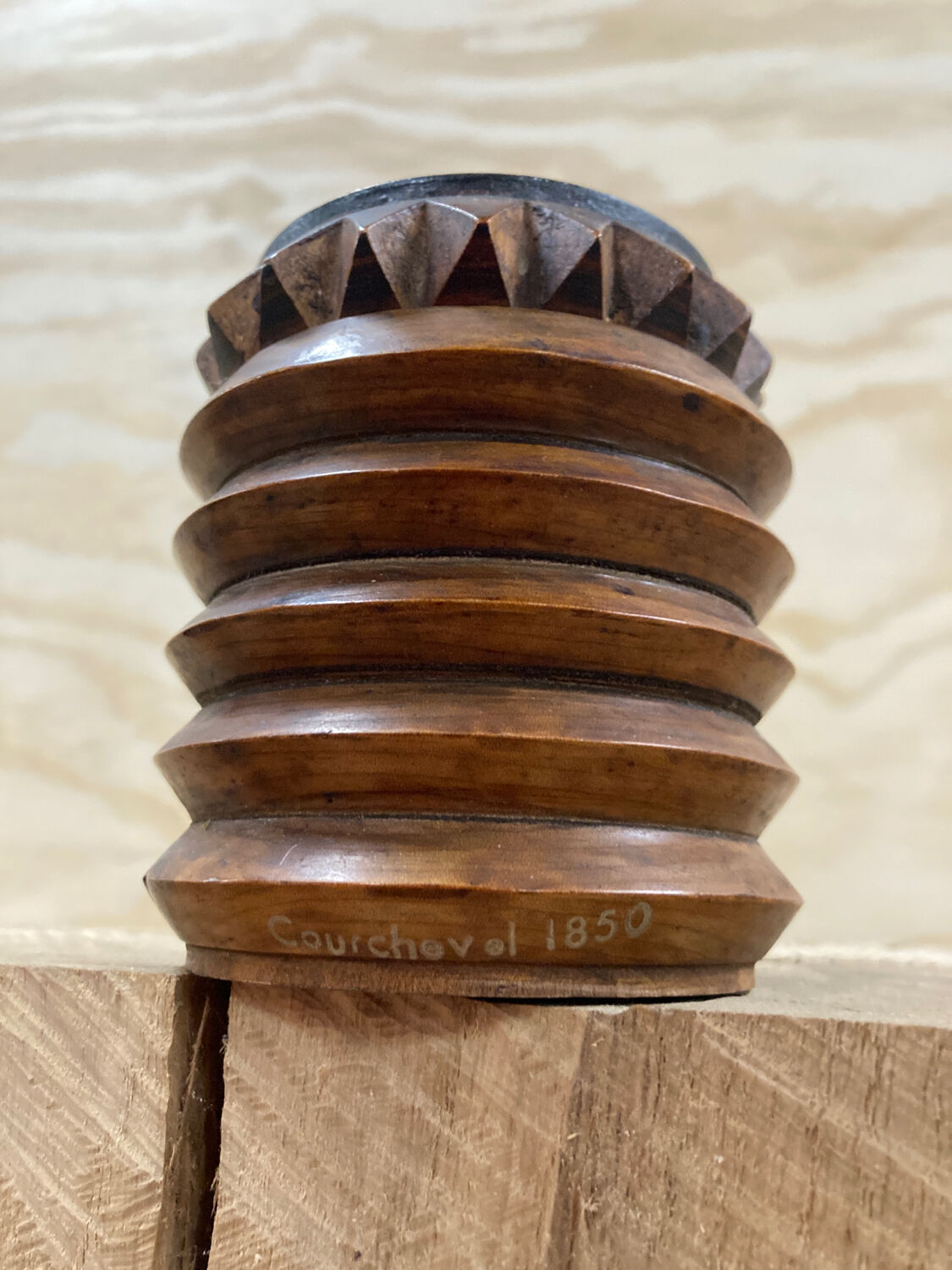 Round art deco wooden box 1930 Courchevel 1850