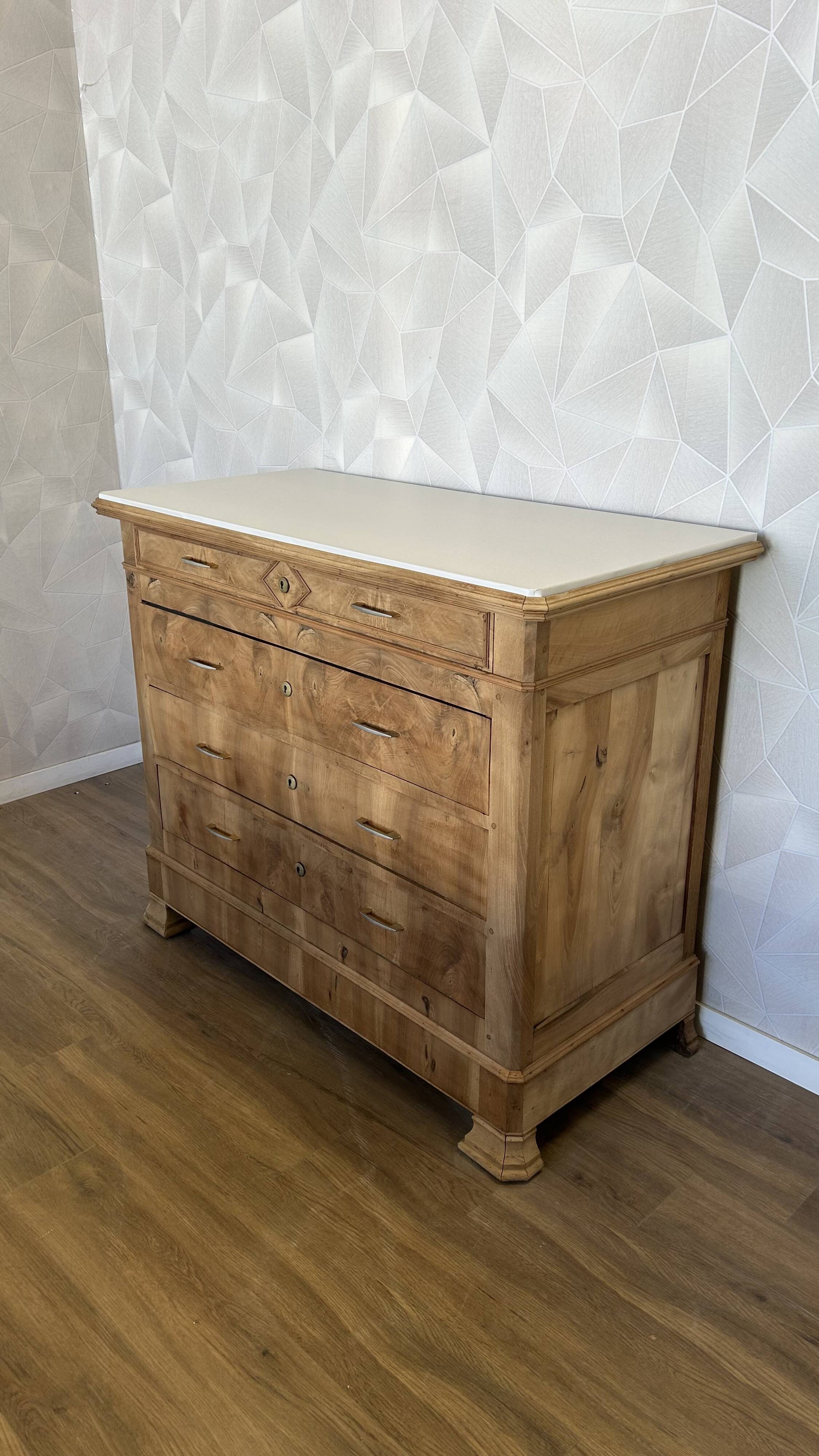 Antique 4-drawer airbrushed chest of drawers