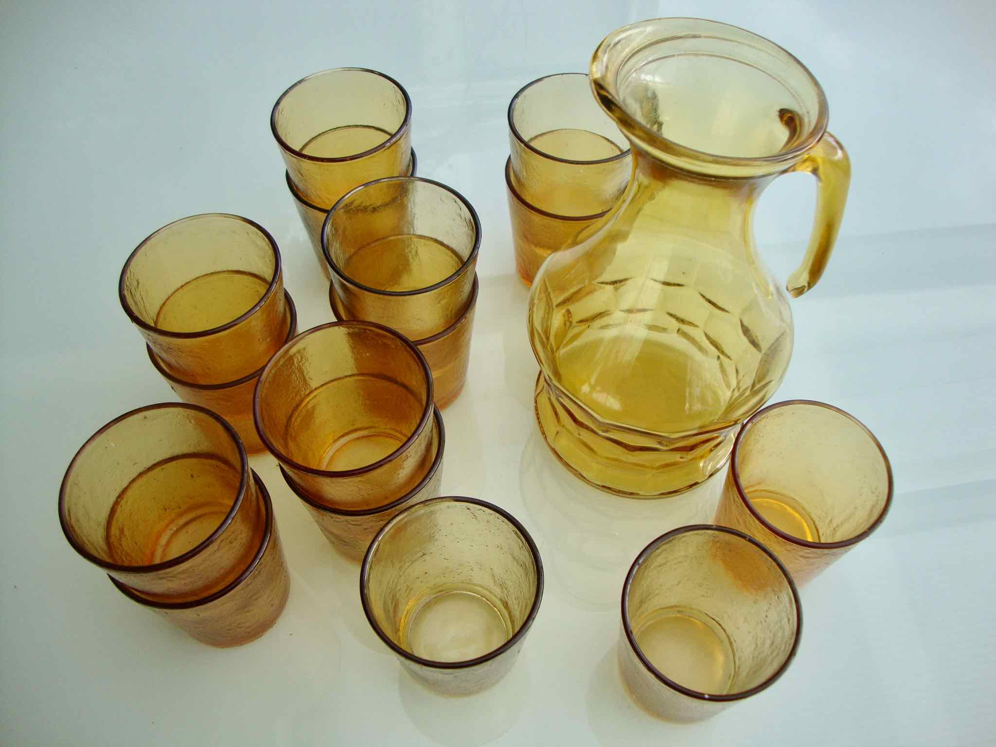 Carafe service and 15 vintage glasses