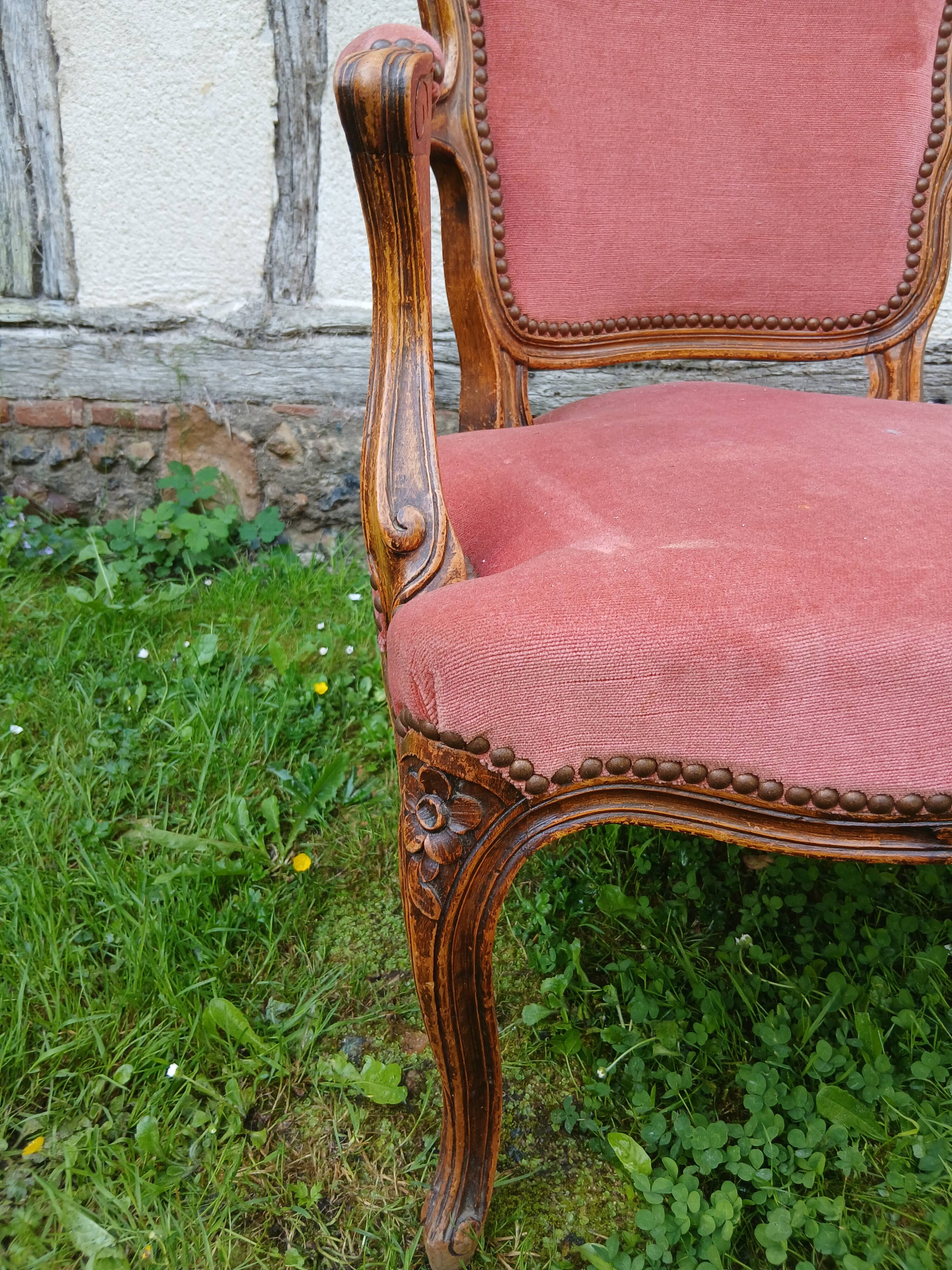 Pairs of Louis XV style cabriolet in salmon pink.