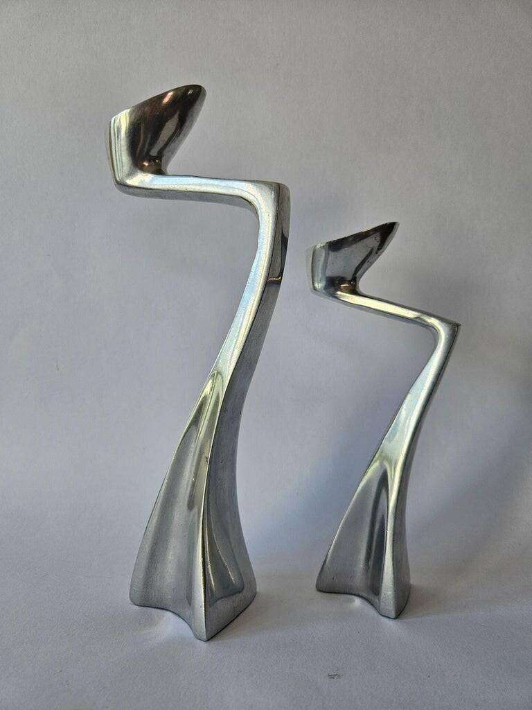 Paire de bougeoirs "Swan" par Matthew Hilton, Angleterre, années 1980