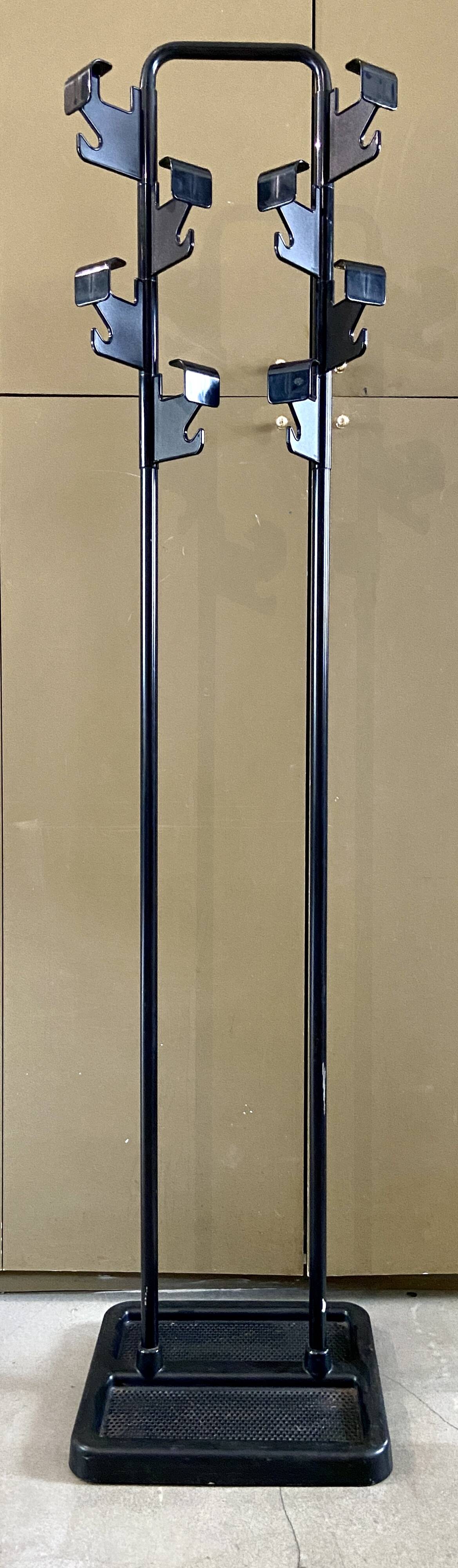 Porte-manteaux 8 patères en métal et plastique noir par Jean-Pierre Vitrac pour Manade, années 1970