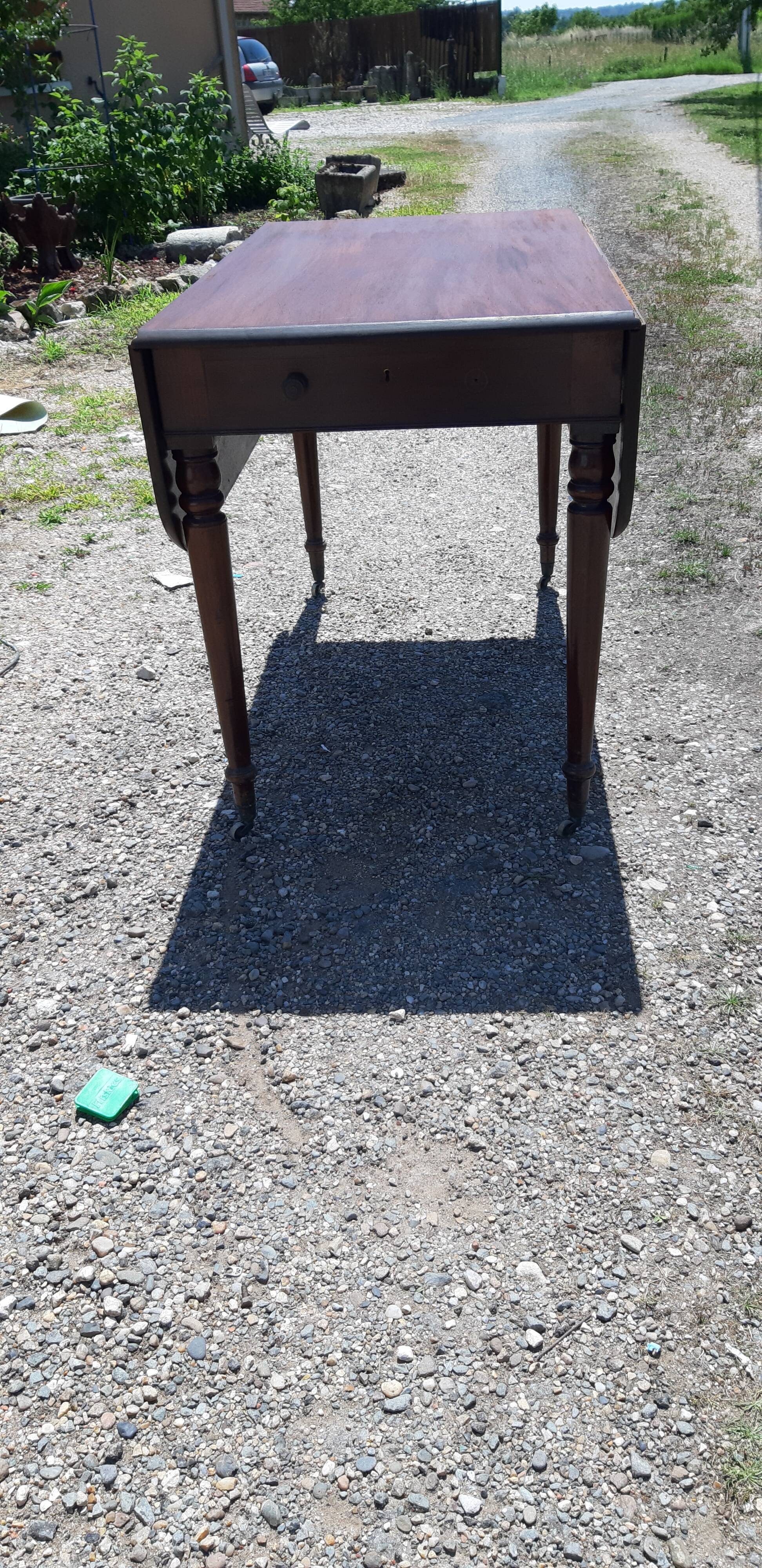 Mahogany shutter table, flaps and 1 drawer