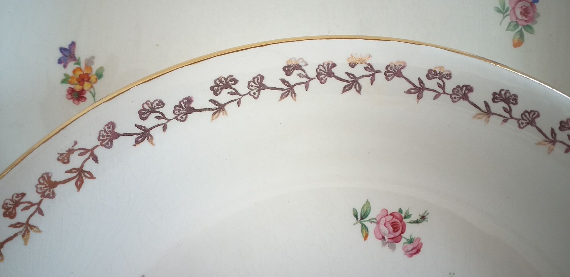 Set of 5 flat porcelain plates L'Amandinoise