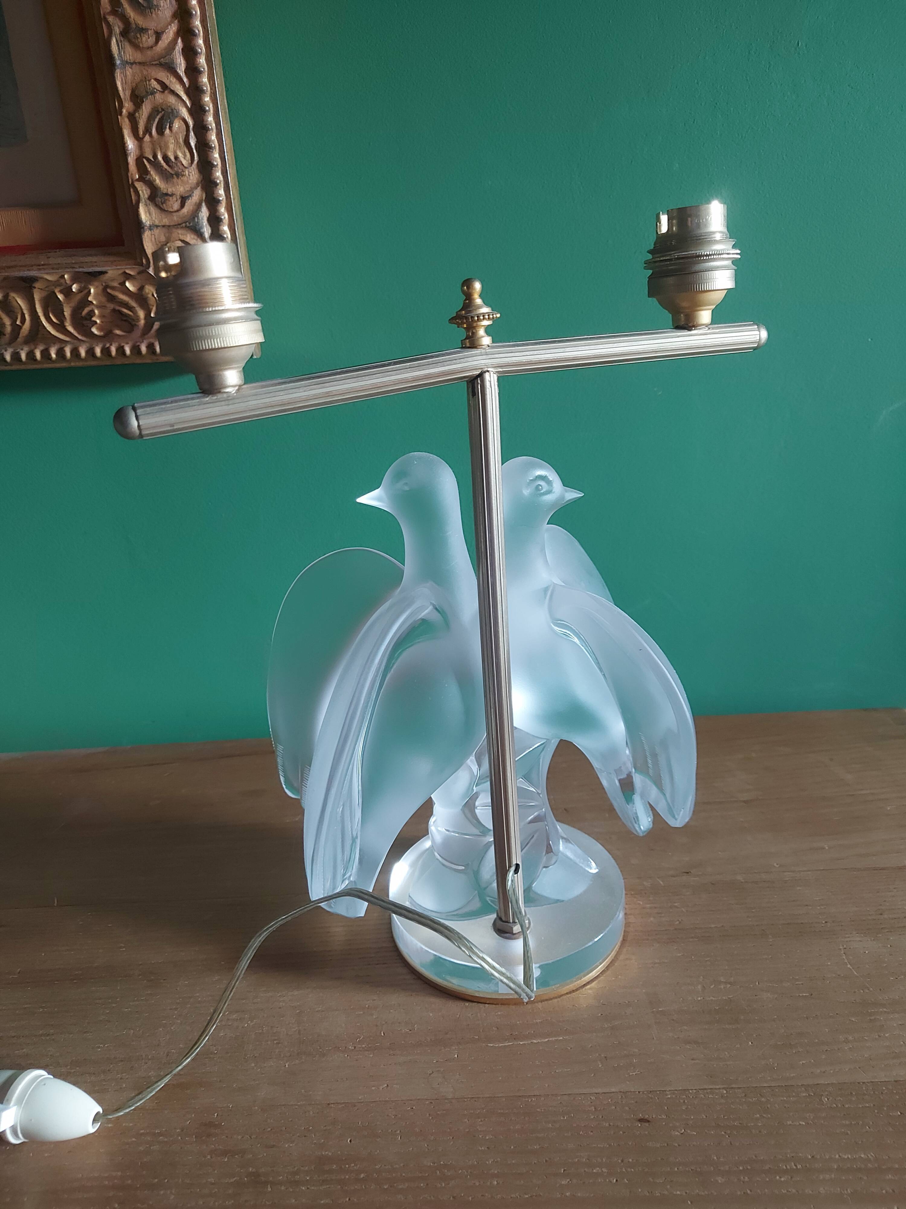 Crystal lamp Lalique with two doves model Ariane