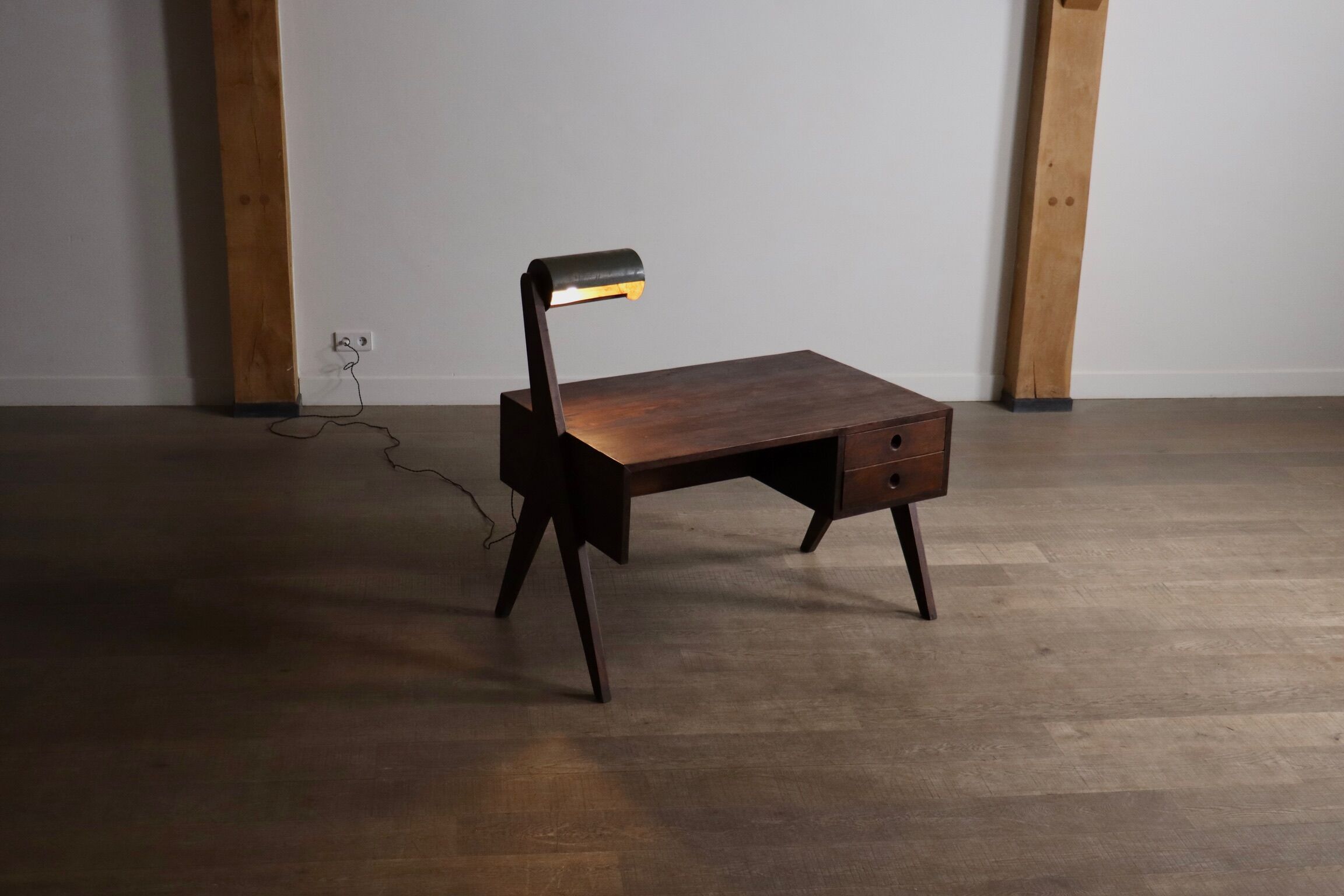 Bureau Pierre Jeanneret avec lampe intégrée, Chandigarh, années 1950