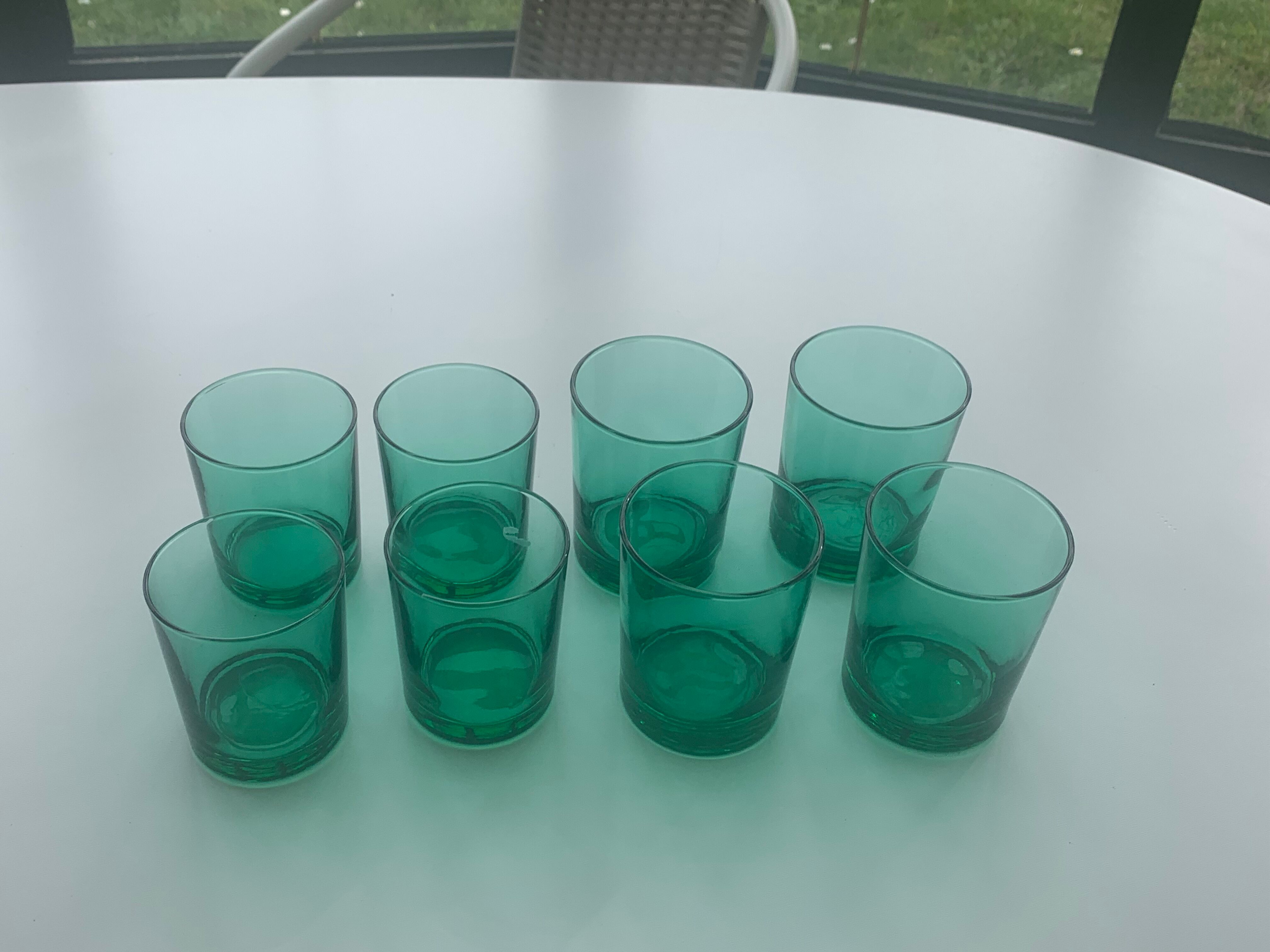 8 glasses in green glass with whisky, aperitif or water vintage 1970