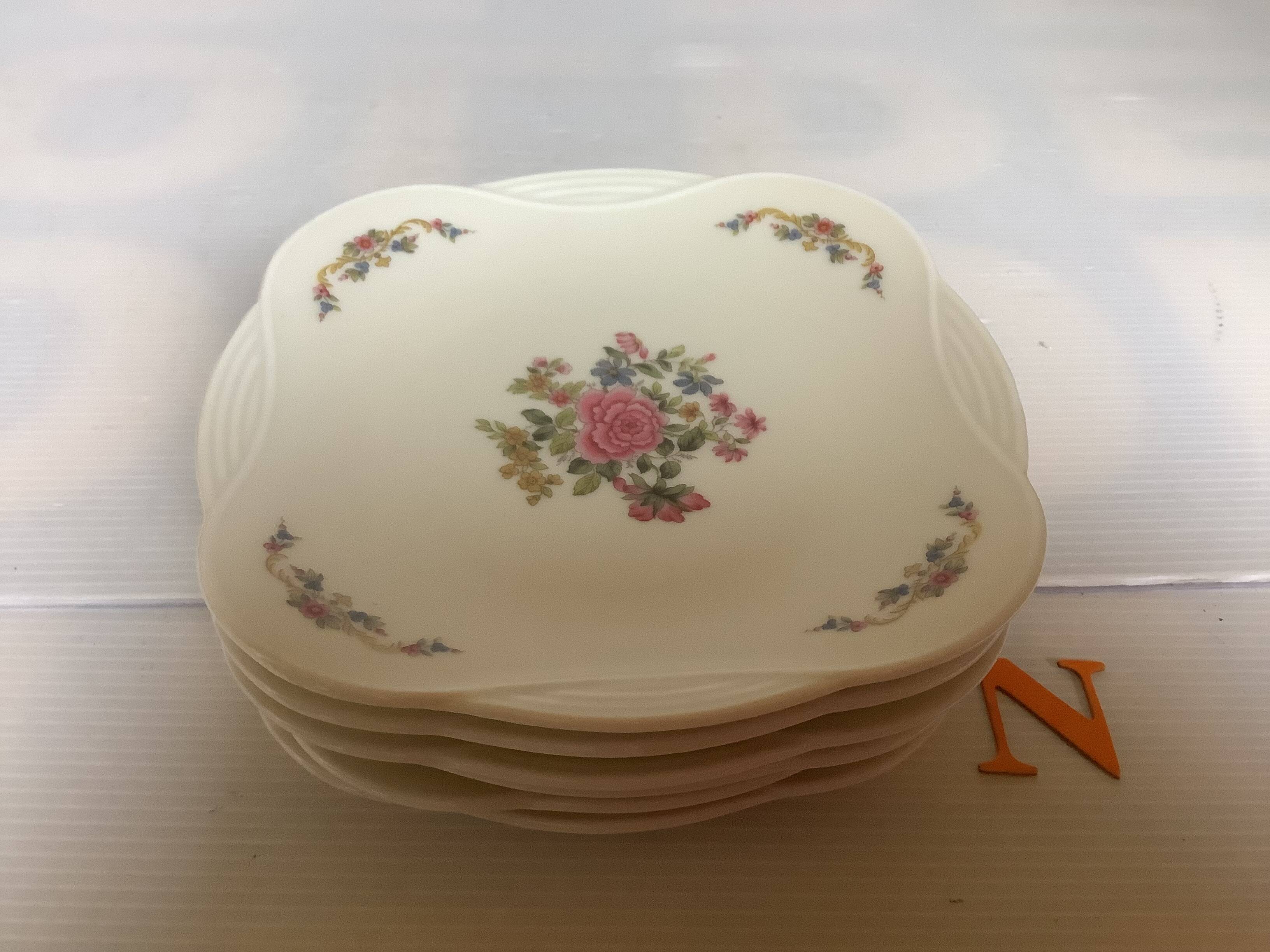 Six petites assiettes à fleurs Raynaud Limoges