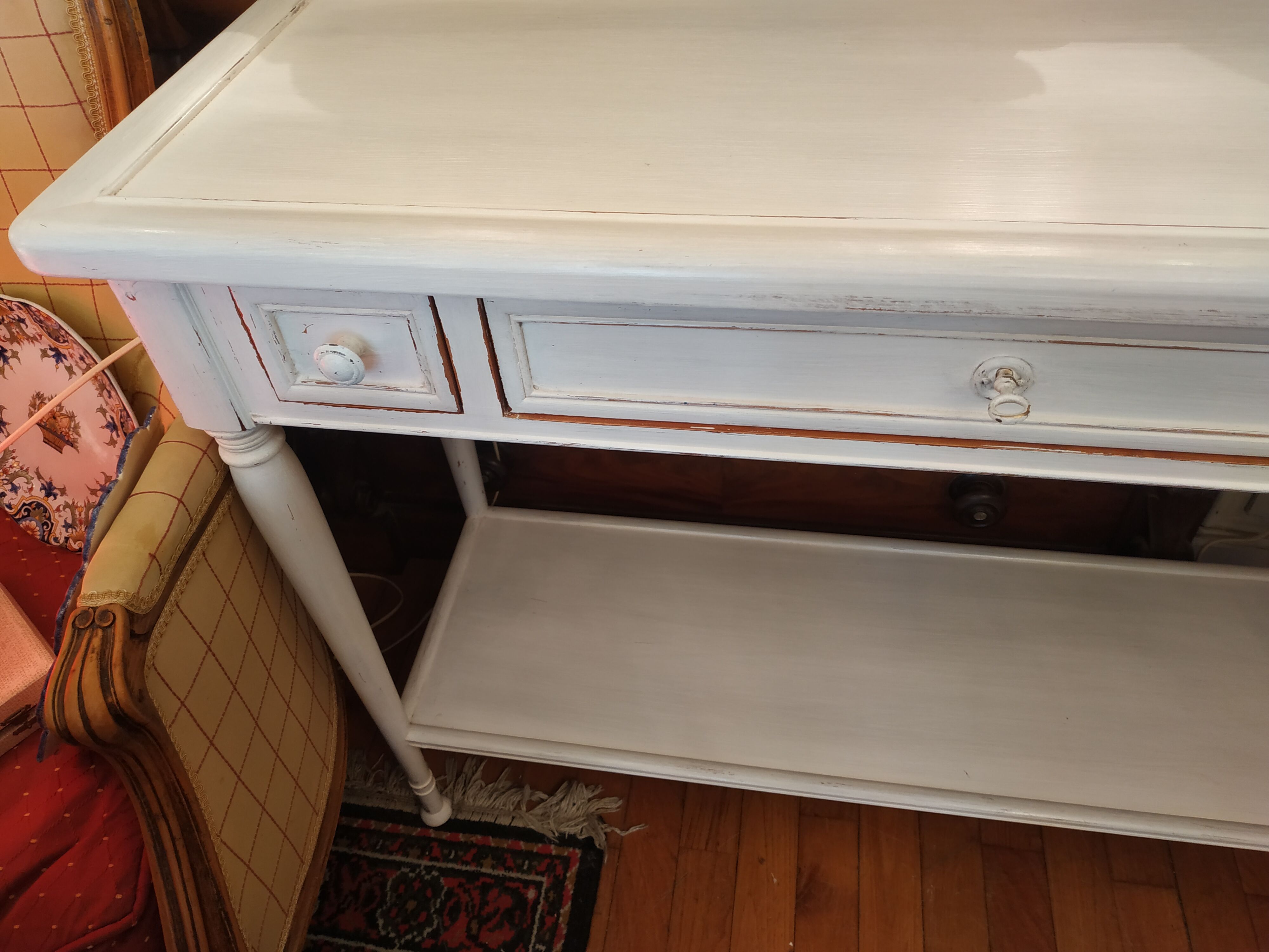 Linen-coloured patinated console