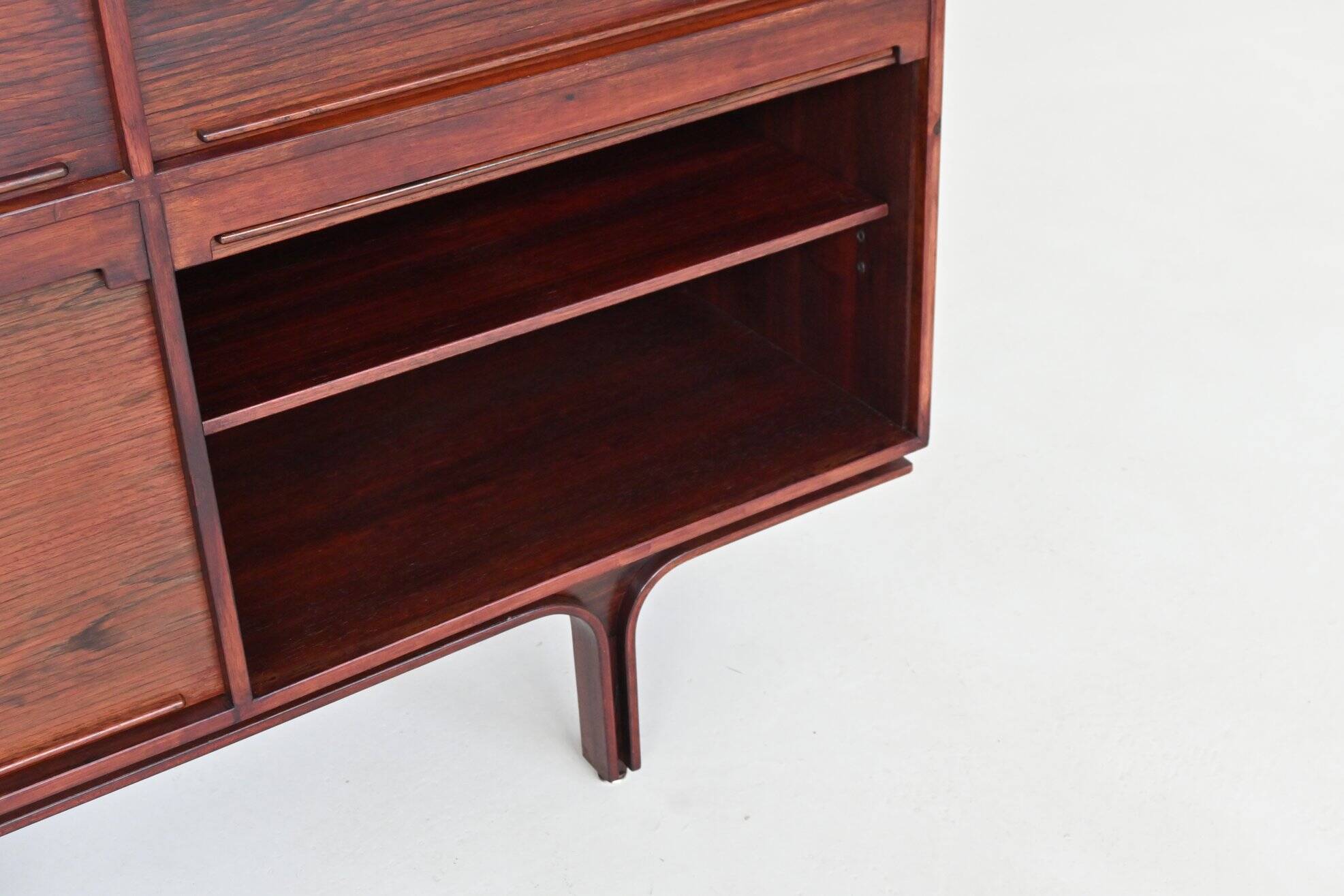 Meuble Gianfranco Frattini modèle 504 en palissandre Bernini Italie 1960