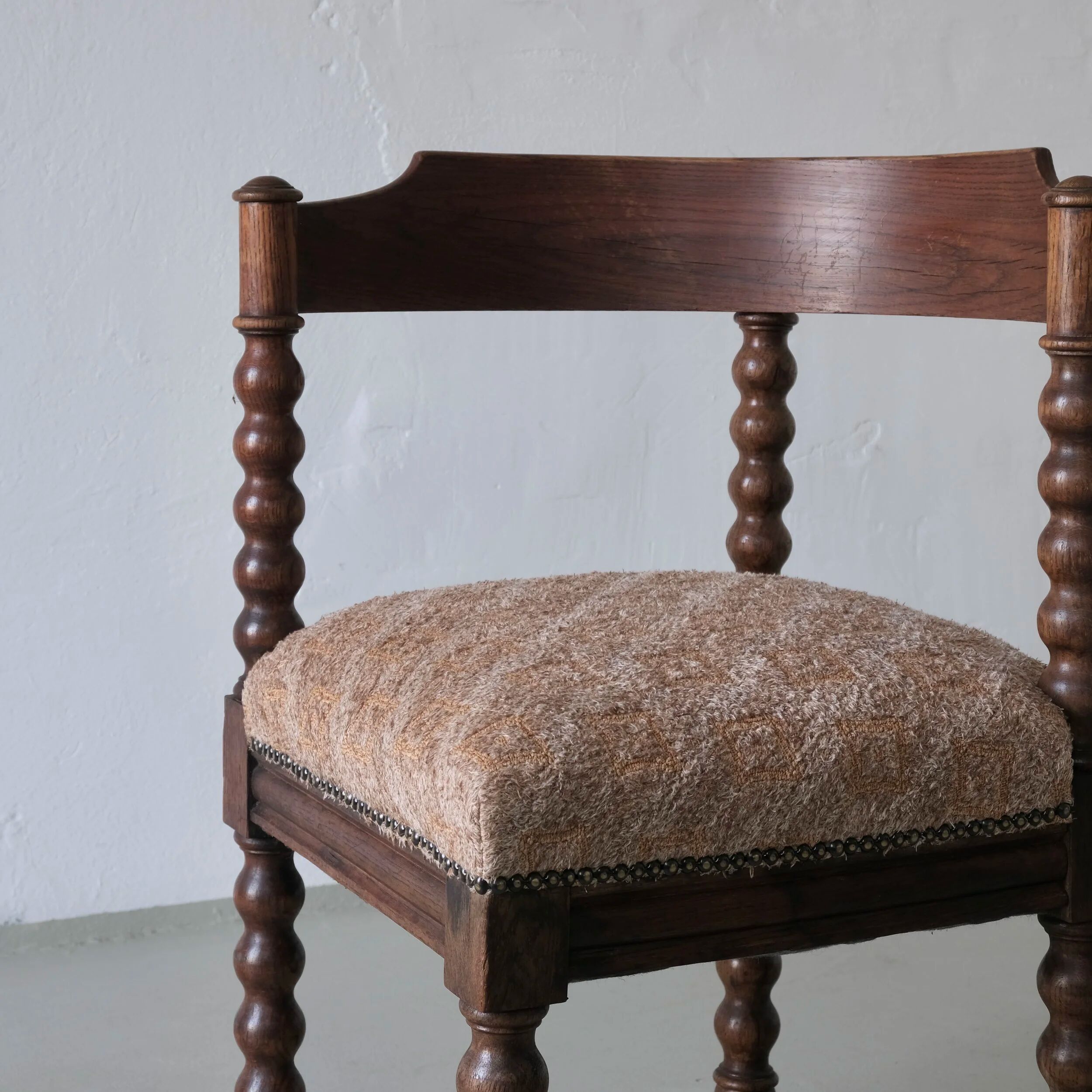 Chaise d'angle ancienne à bobine tournée