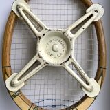 Popula 1960s tennis racket