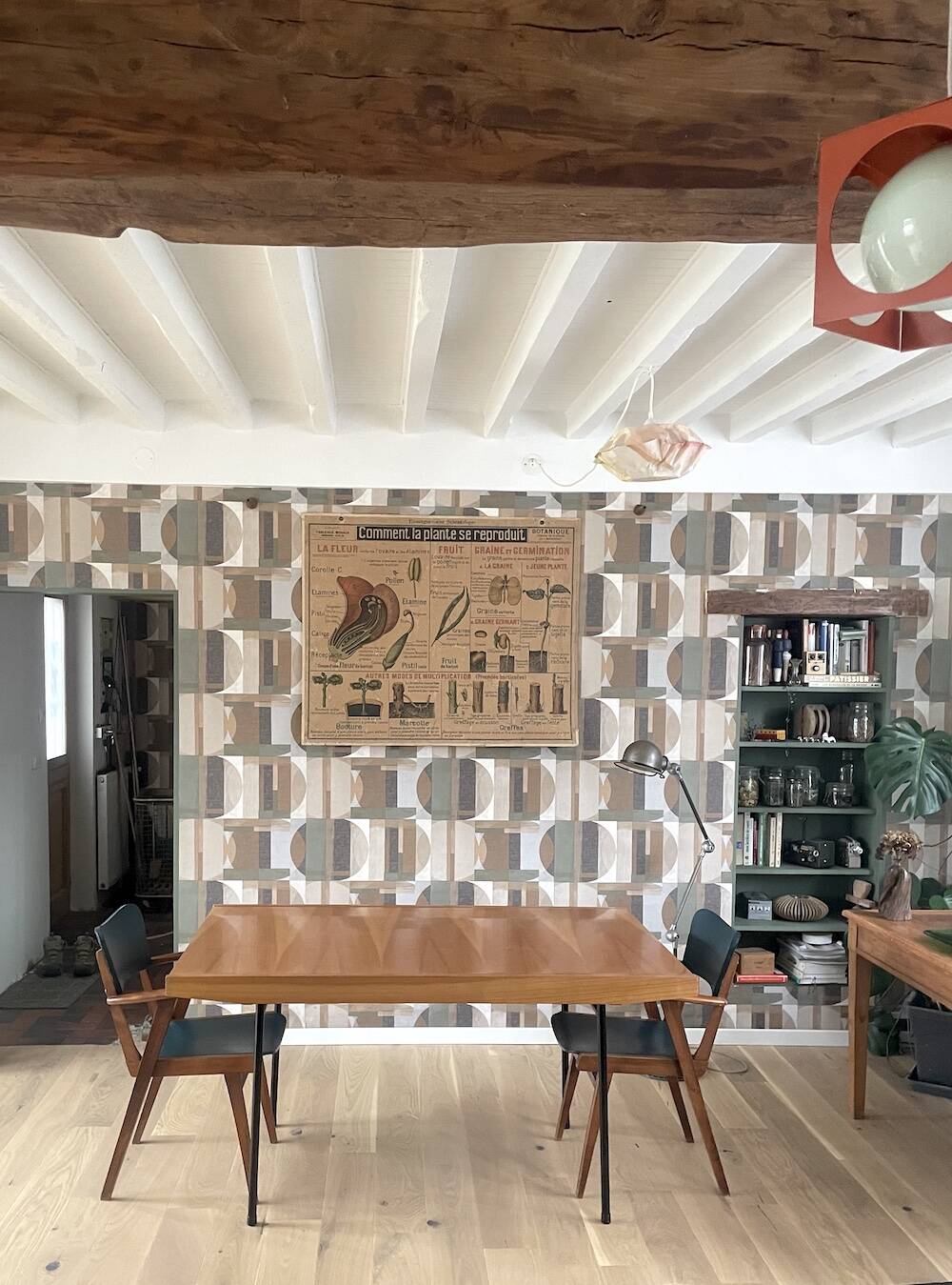 Extendable table designed by Alain Richard