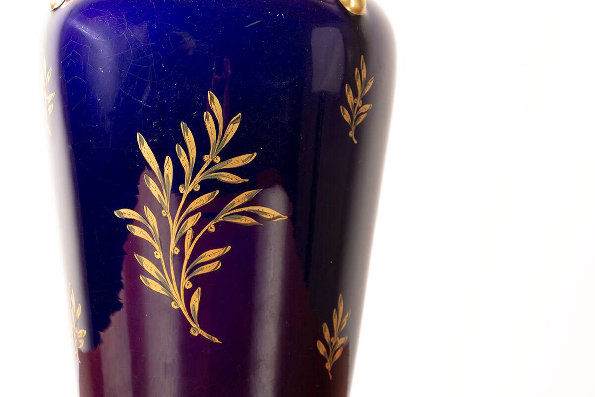 Neo-Classical style porcelain vase, cobal blue, Pinon-Heuzé 1930.