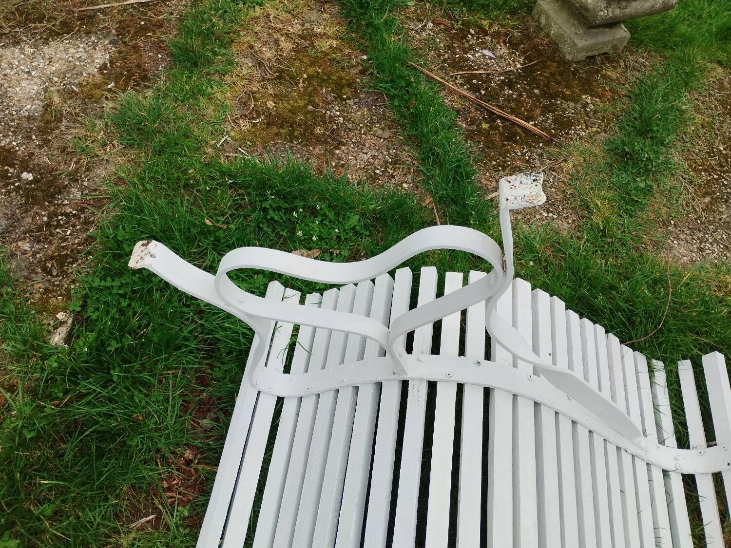 Banc de jardin ancien avec pieds en fer