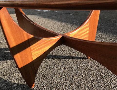 Astro oval coffee table - designer Victor Wilkins - edition g plan - 1960