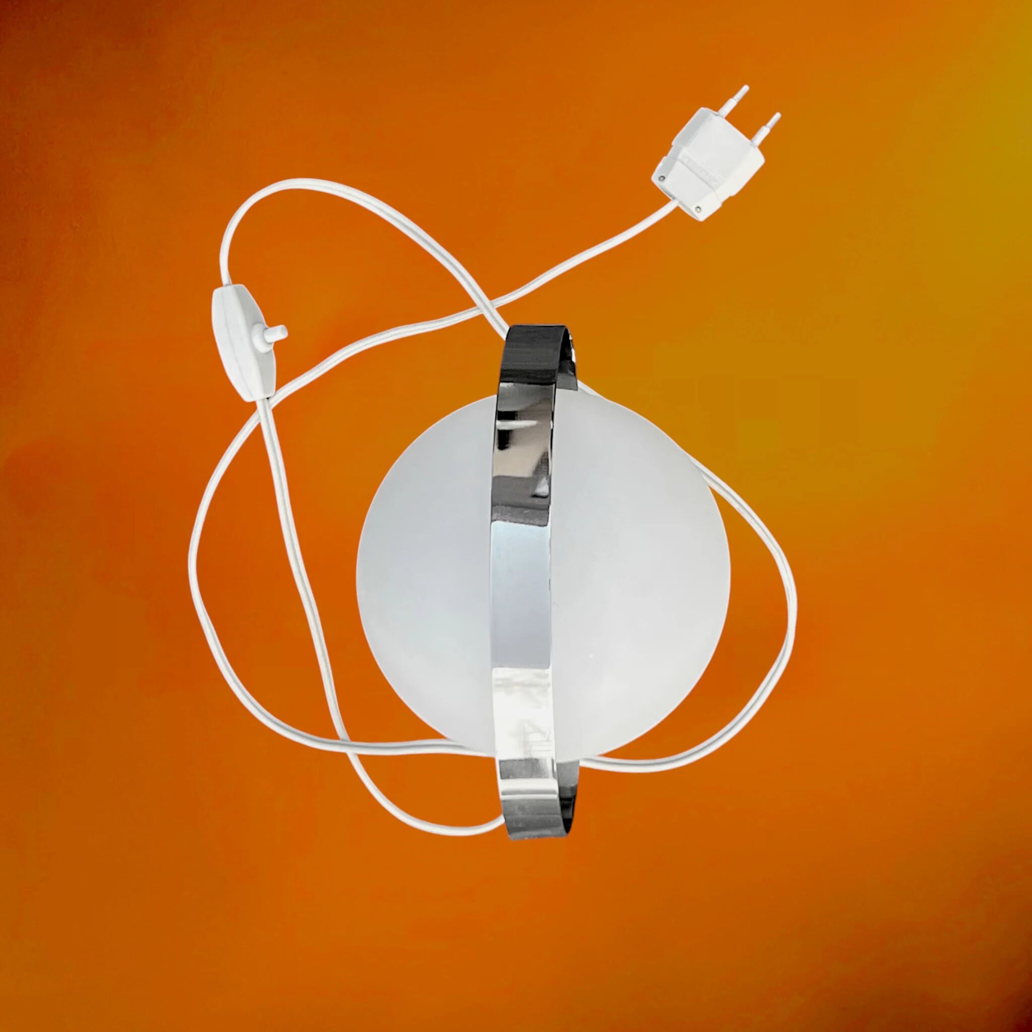 Lampe de table Space Age en opaline et chrome – Années 1970