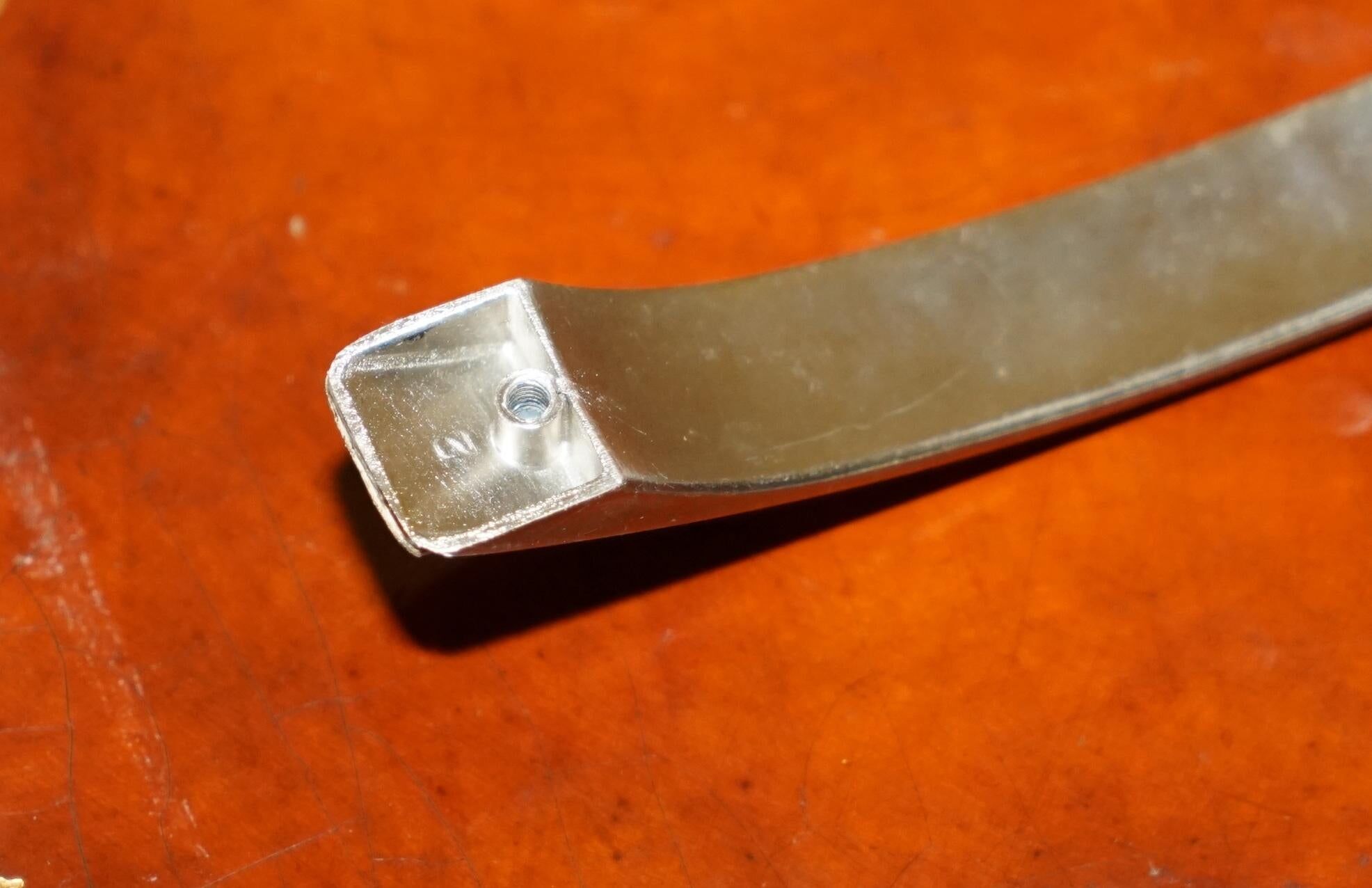 Set of six drawer handles in shagreen.