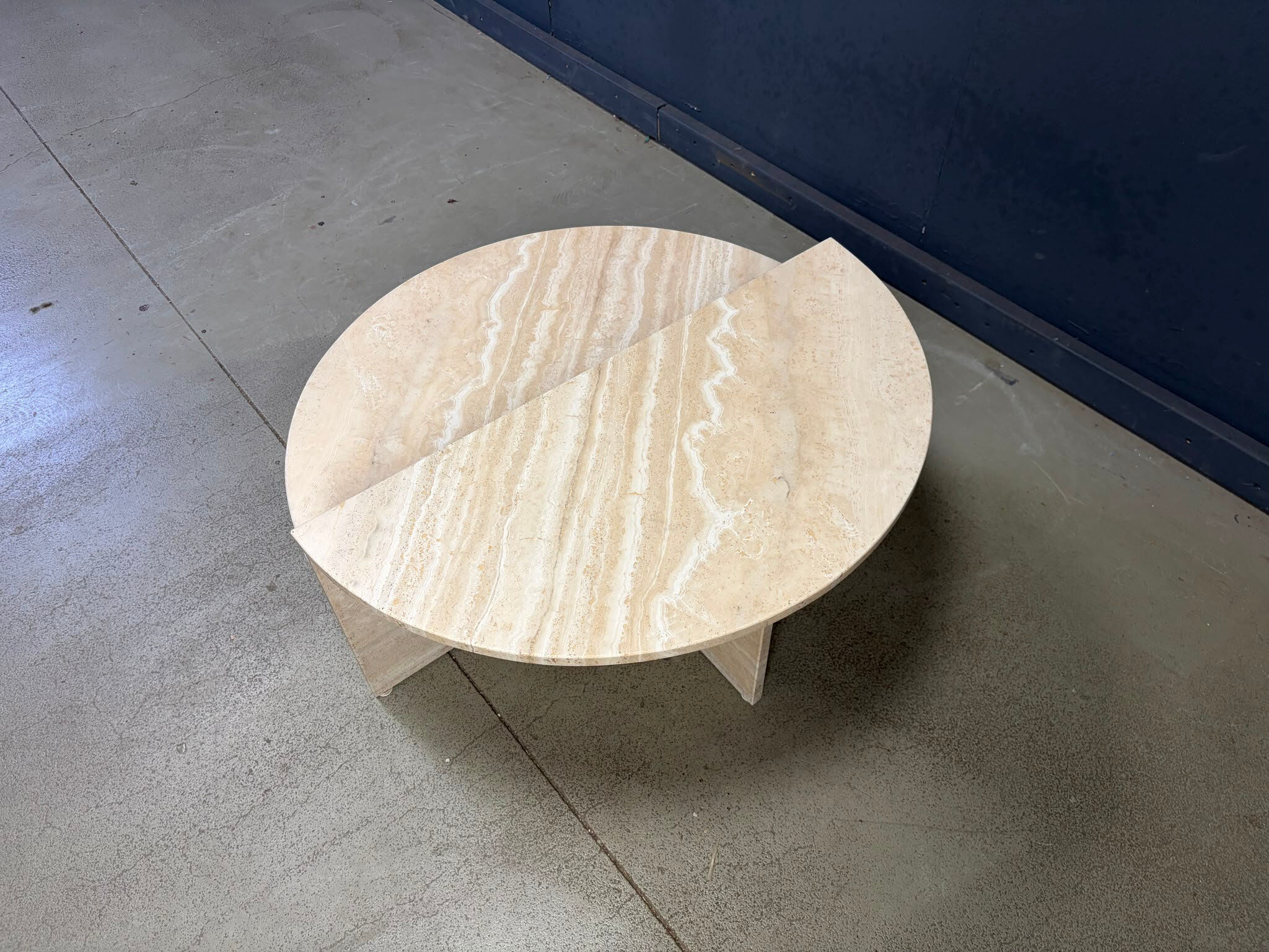 Paire de tables basses en travertin, années 1970