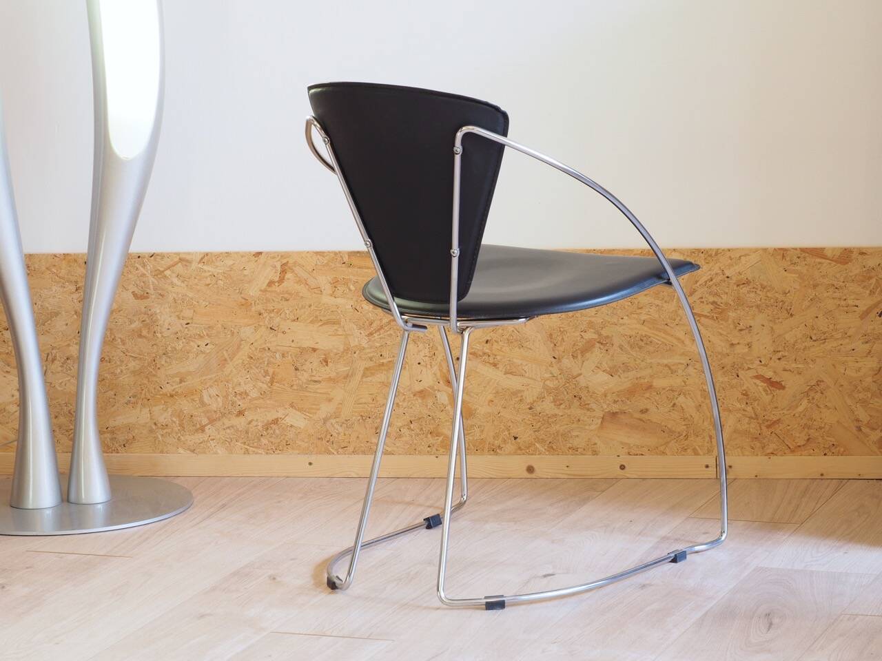 Linda chair in metal and leather by arrben