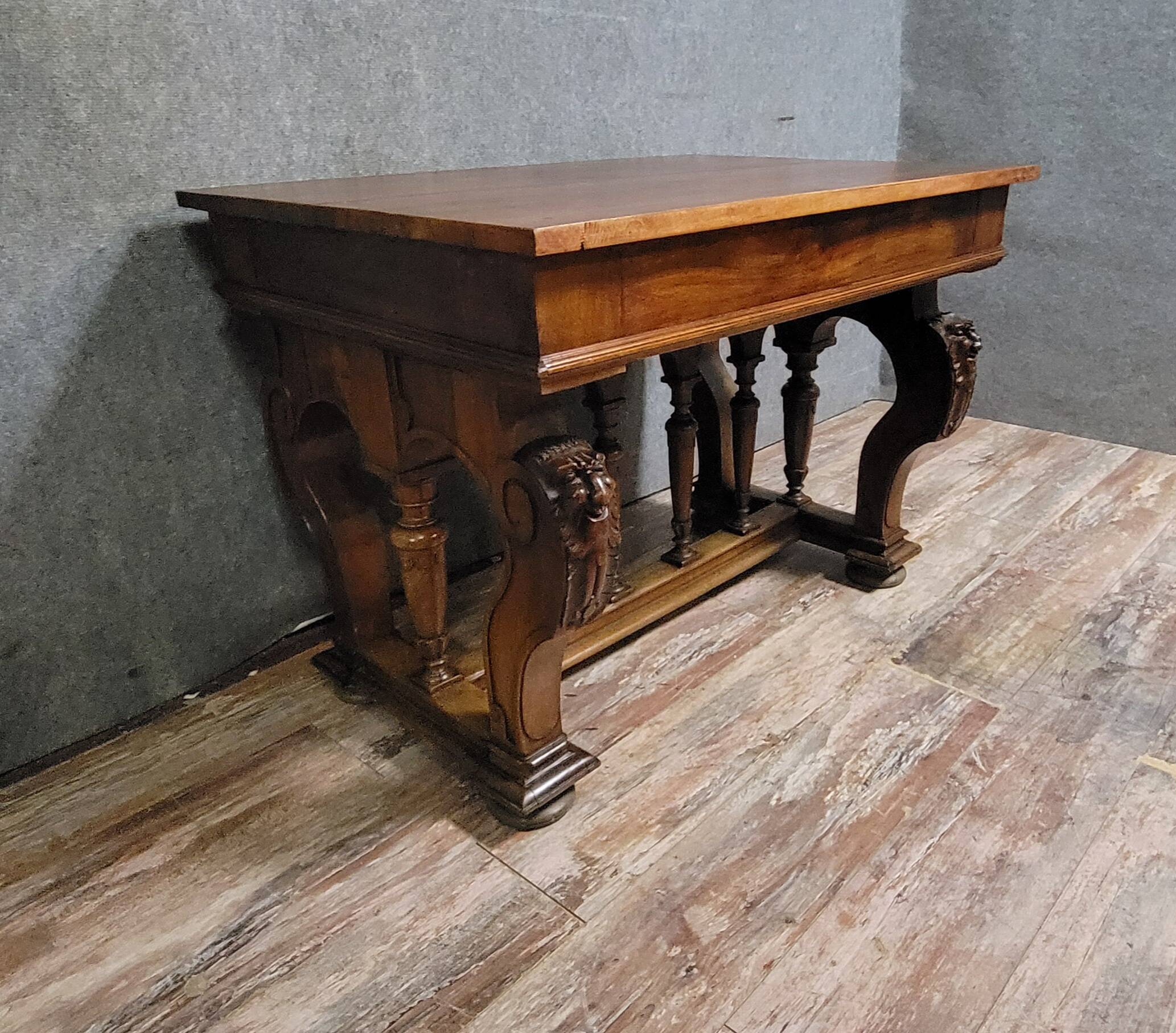Antique desk in Renaissance style made of walnut from the late 19th century.