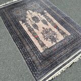 Handmade Pakistani rug
