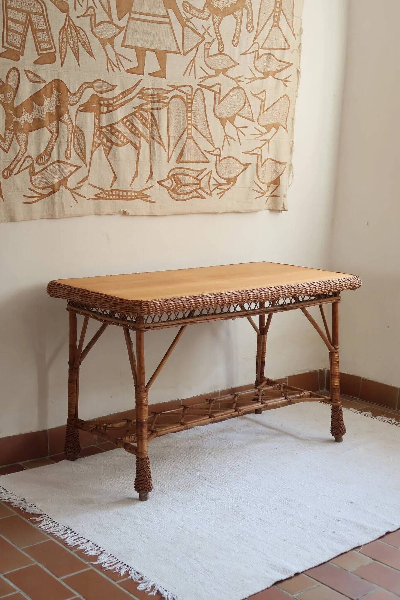 Table à manger en rotin et osier, plateau en hêtre, années 60