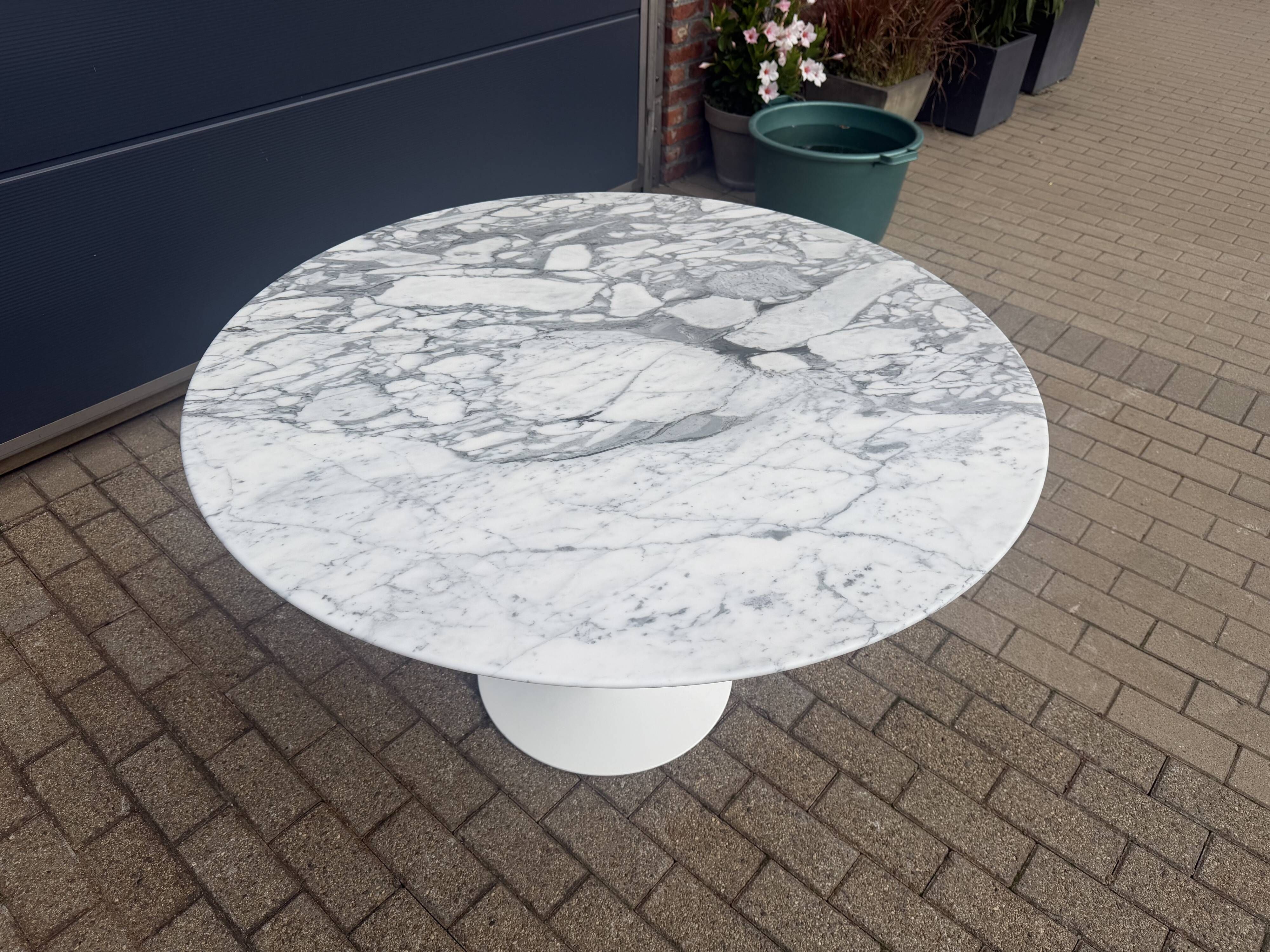 Original Knoll Tulip Arabescato Matte 137cm round LIKE NEW! Eero Saarinen