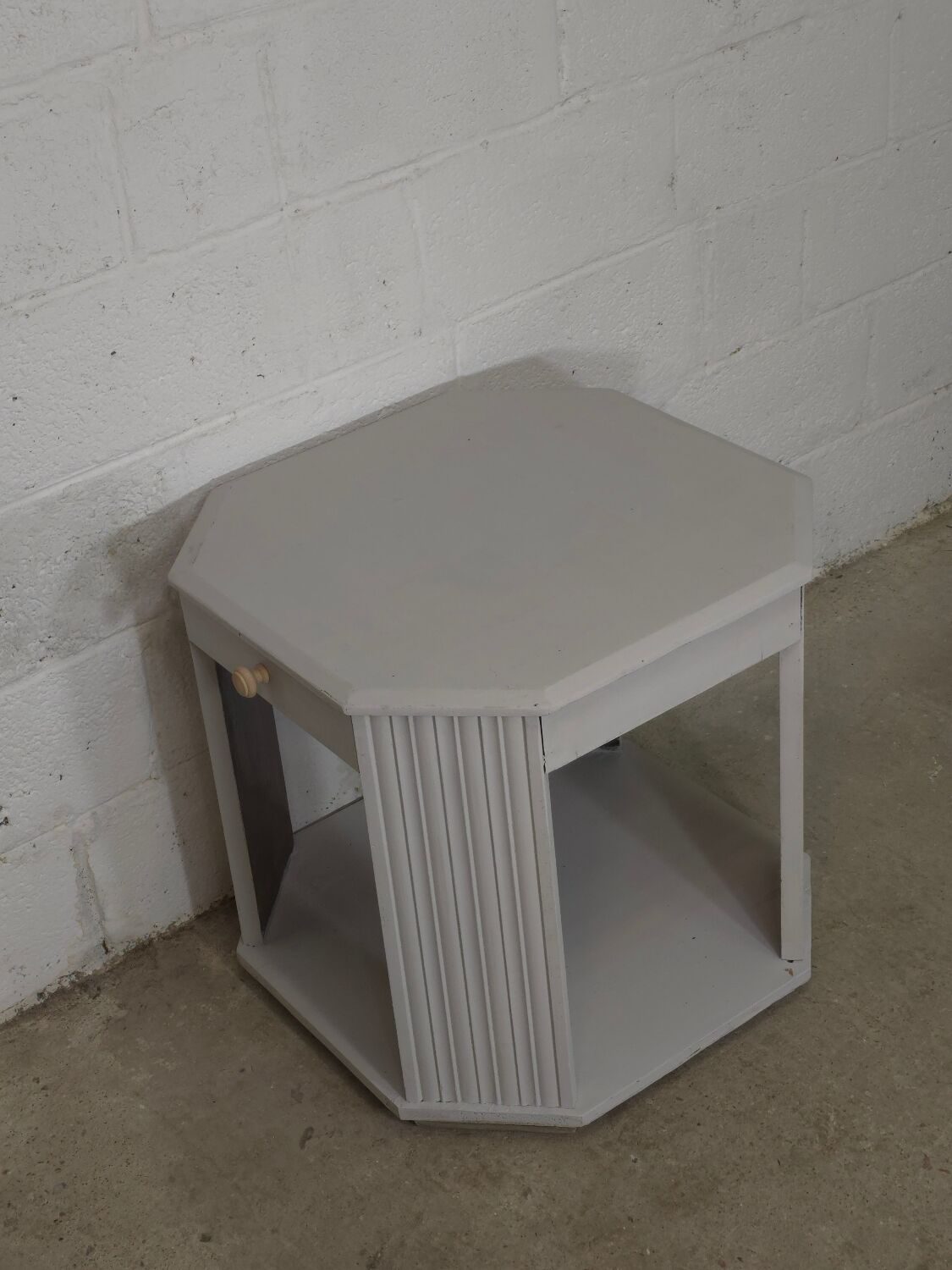 Art Deco side table repainted in "stormy" grey white