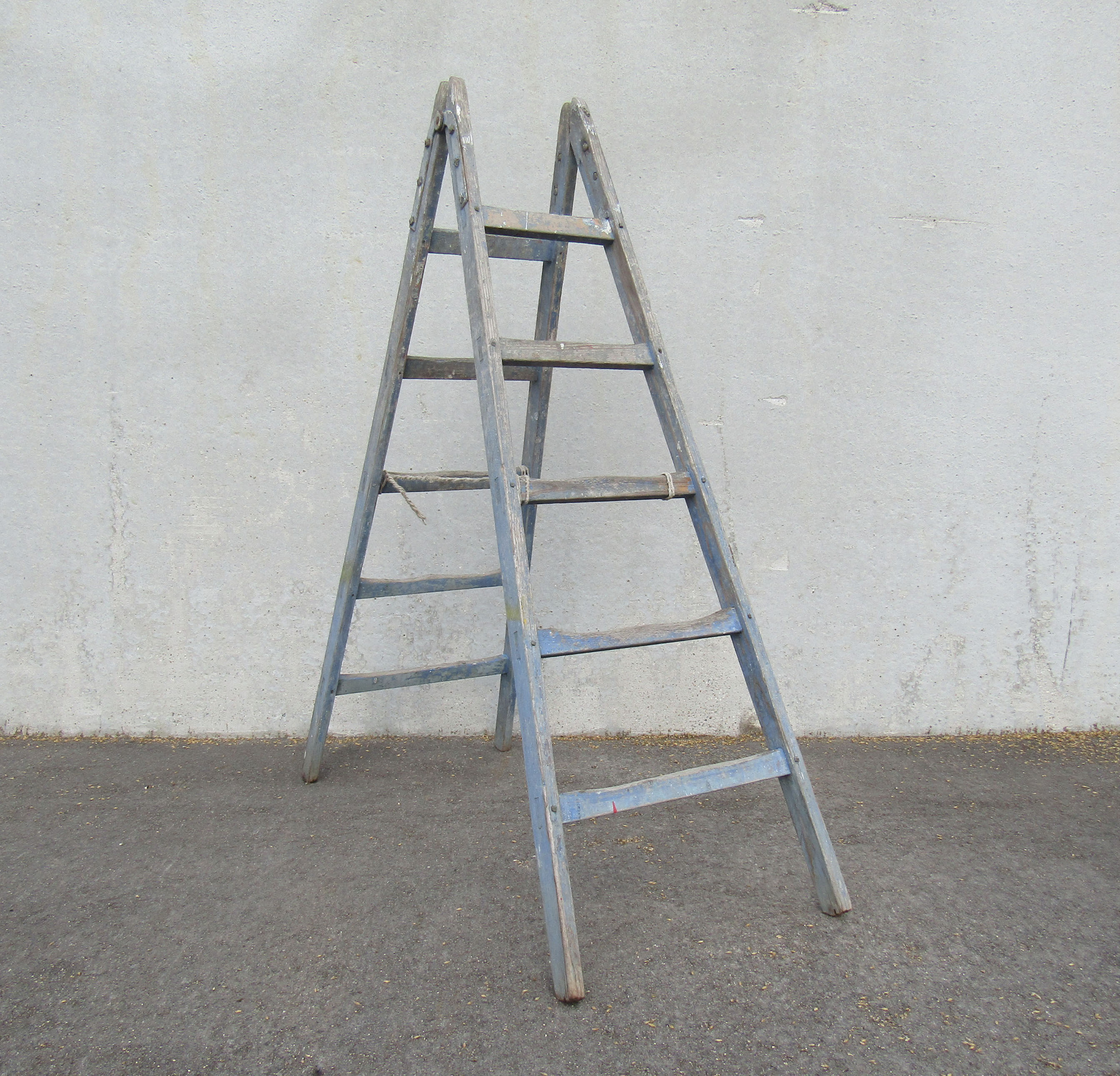 Ancien escabeau échelle de peintre