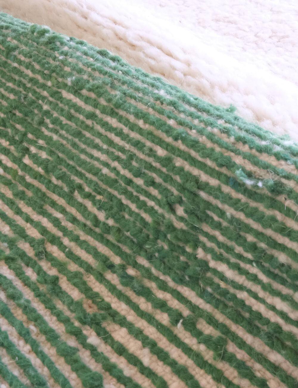 Contemporary White and Green Rug - 293 x 251 cm