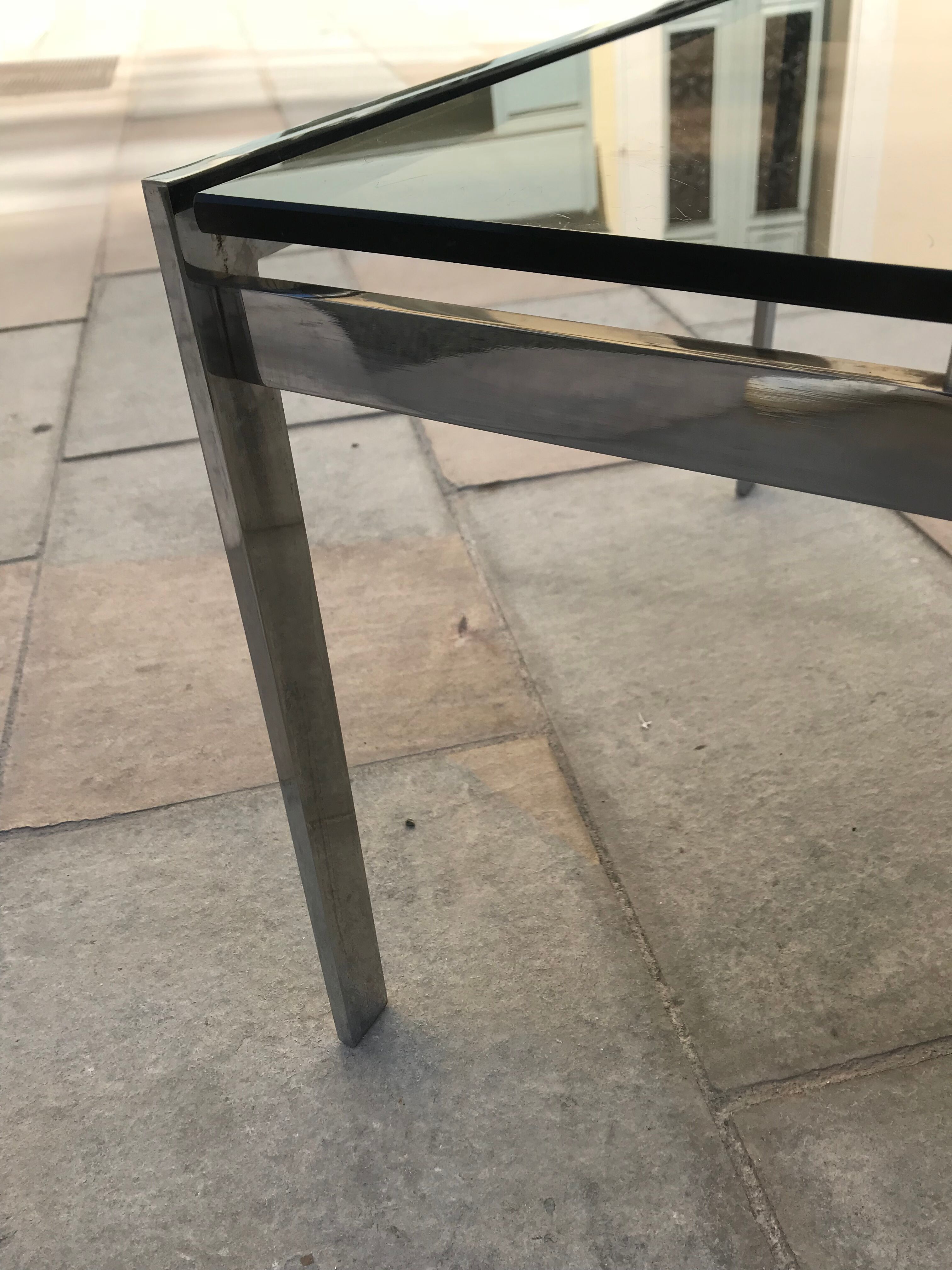 Table basse rectangulaire métal et verre St Gobain bleuté gris 1970