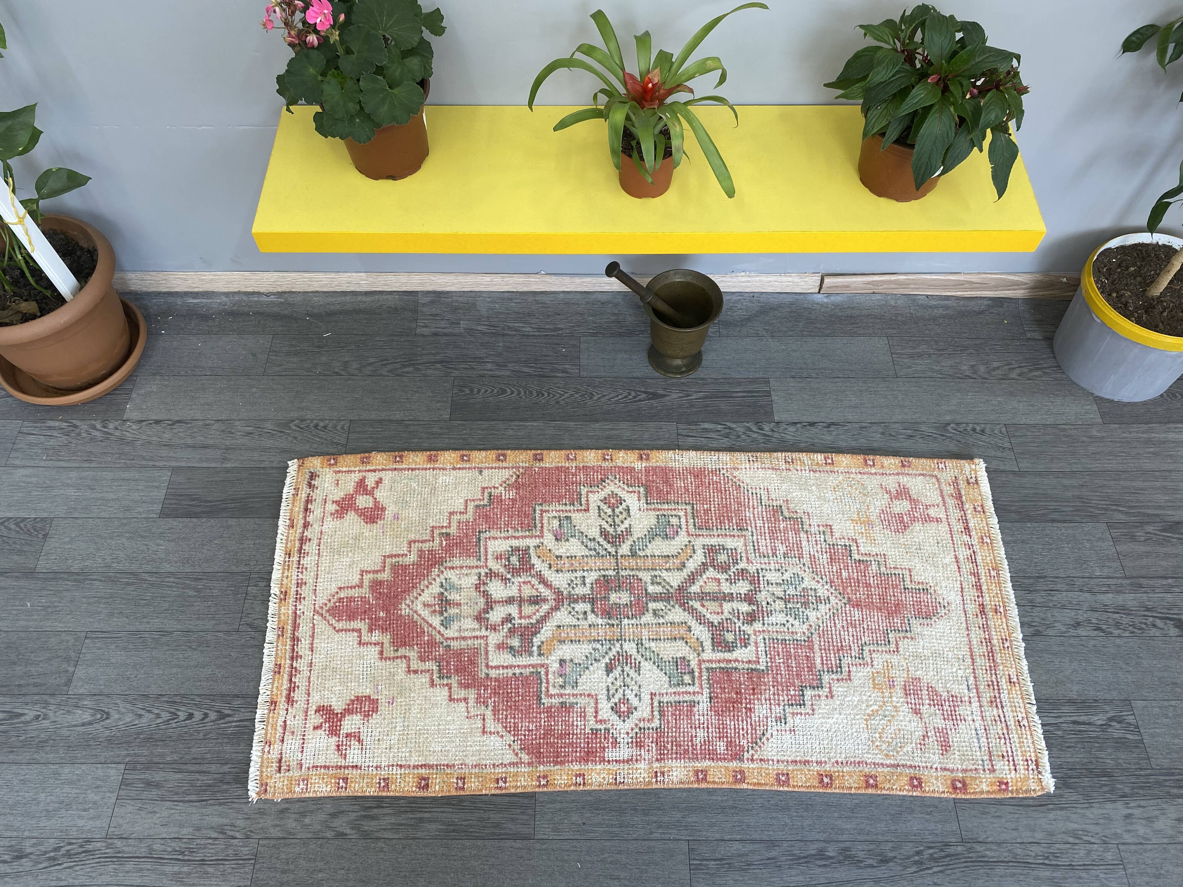 Farmhouse decor muted rug 104x50cm