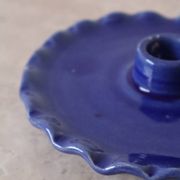 Bougeoir assiette en céramique dentelée bleu klein