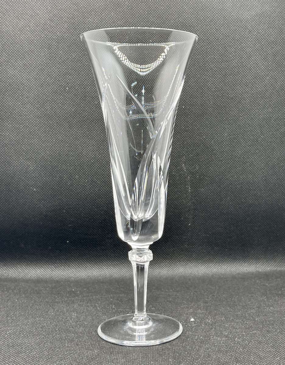 Série de 10 flûtes à champagne en cristal de Sèvres modèle Niagara des années 50