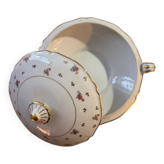 Soup tureen / vegetable dish in Limoges porcelain – Floral decoration