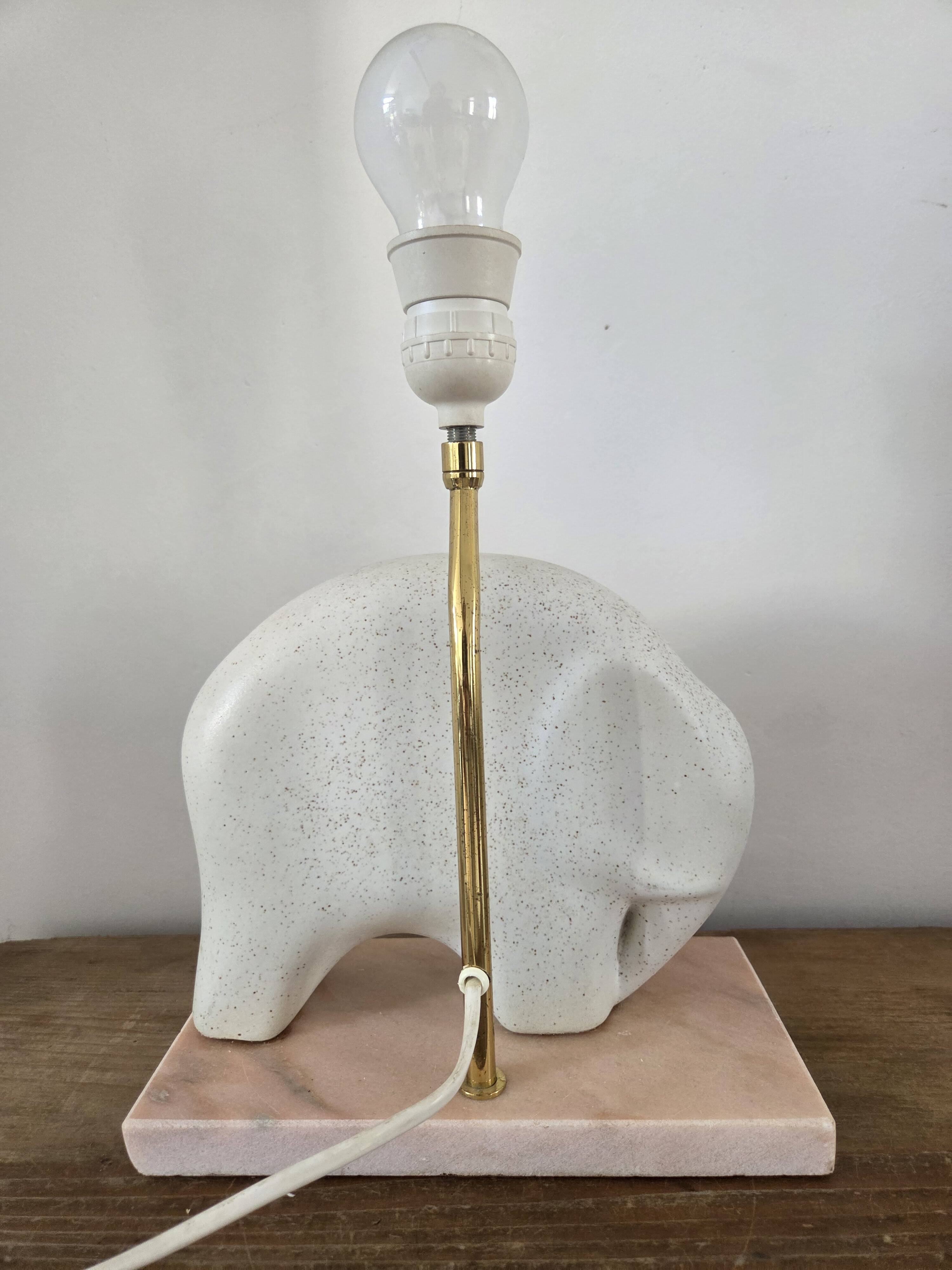 Pied de lampe en céramique formant éléphant