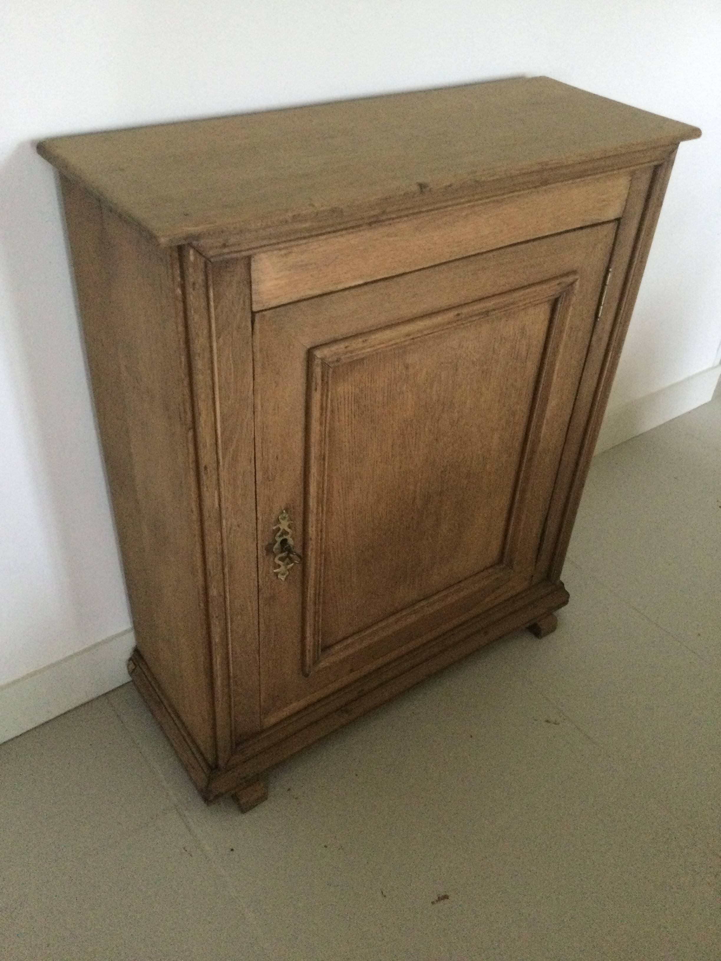Petit meuble une porte en chêne clair