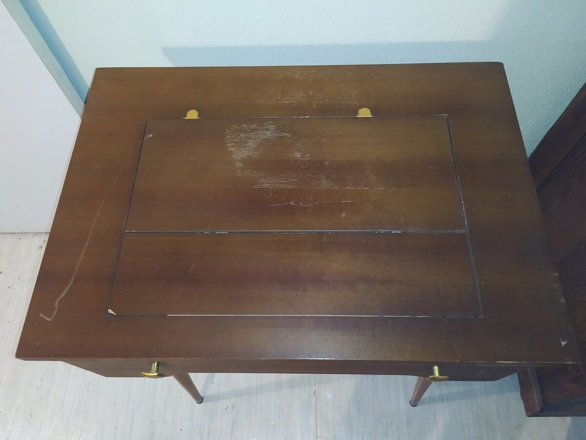 Furniture singer 700 and sewing machine