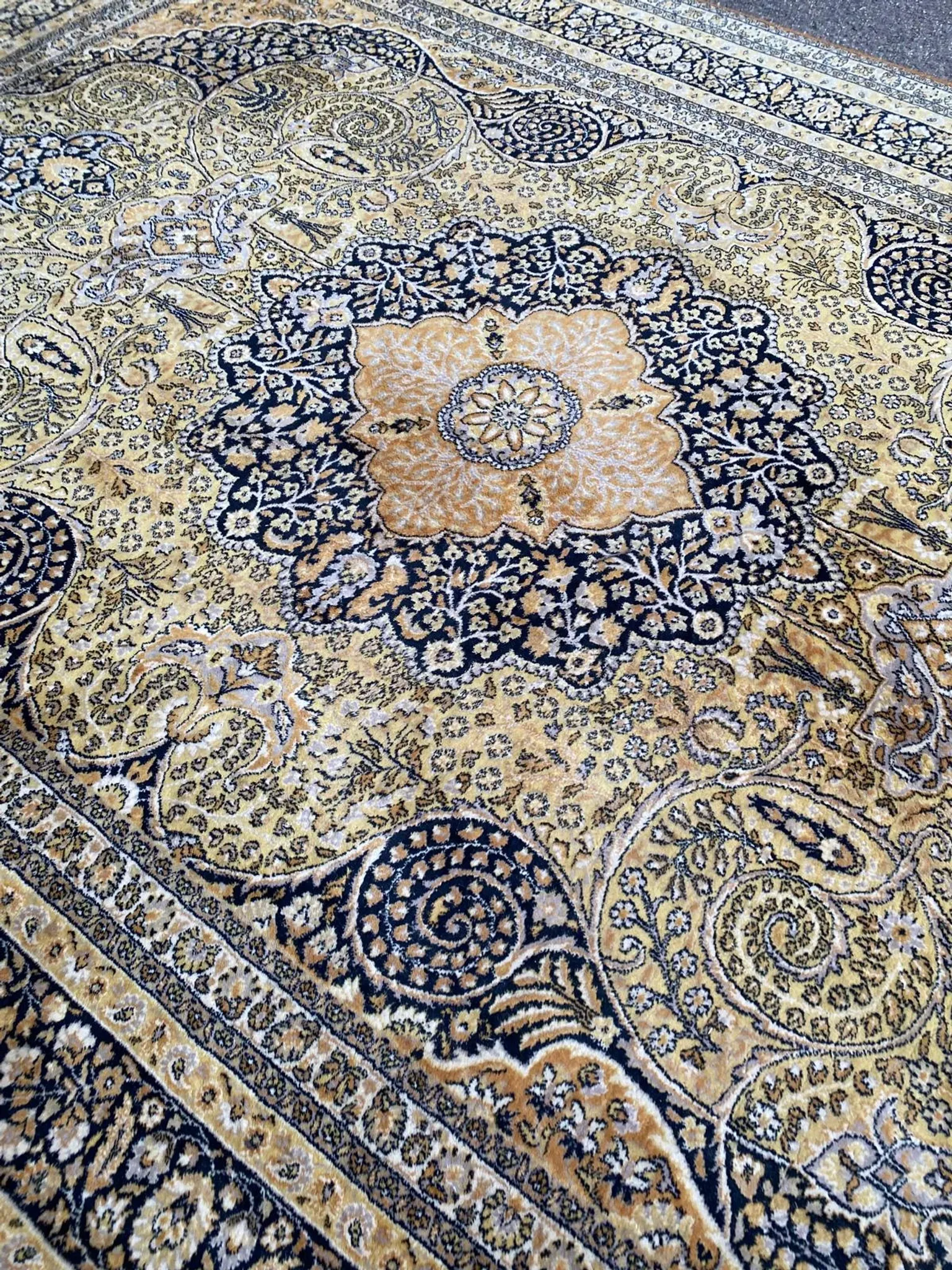 Large Persian wool rug 250x350 cm in gold and navy blue.
