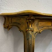 Console en bois sculpté doré et marbre de style Louis XV